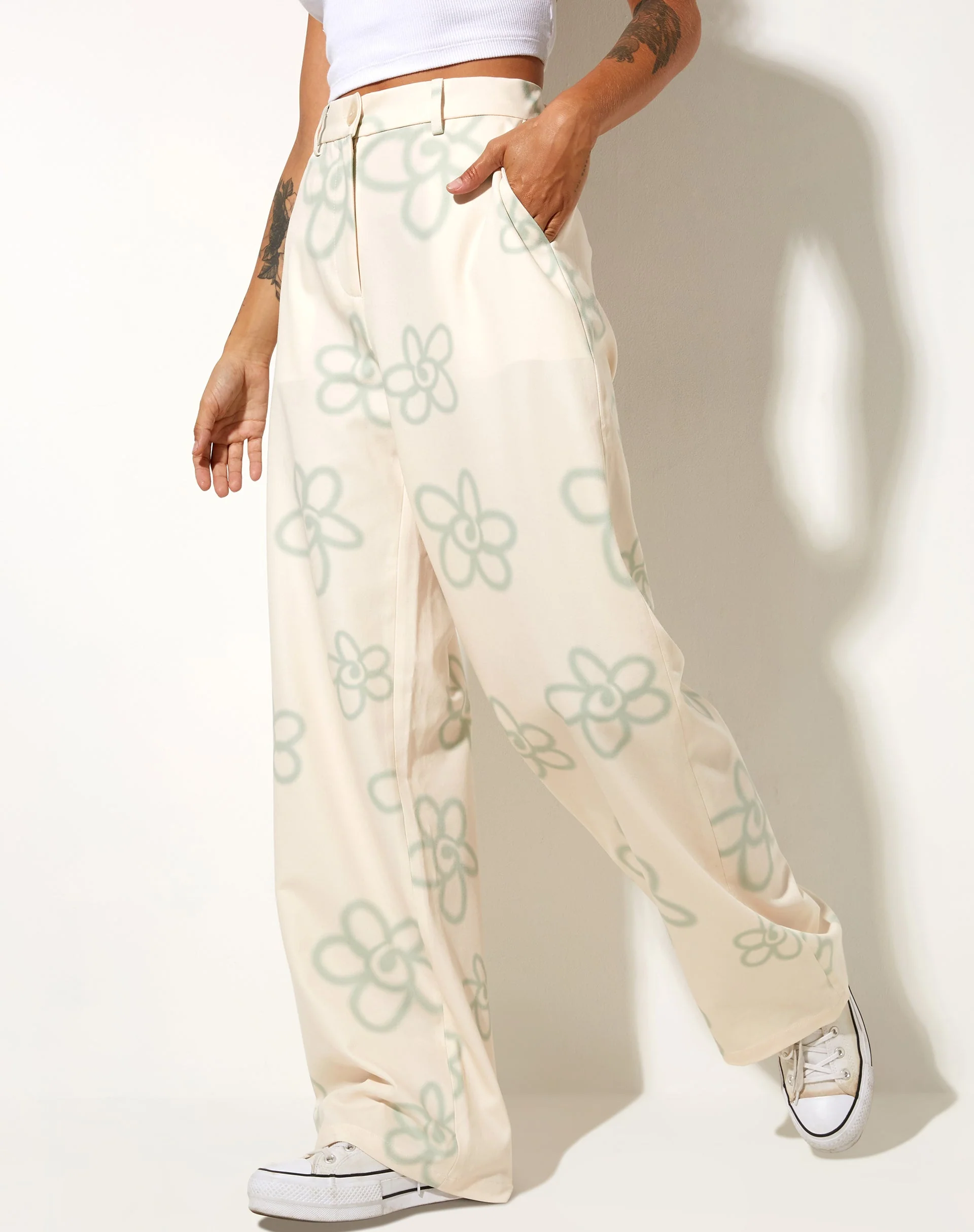 Abba Hose in Tailoring Graffiti Flower Creme - Image 3