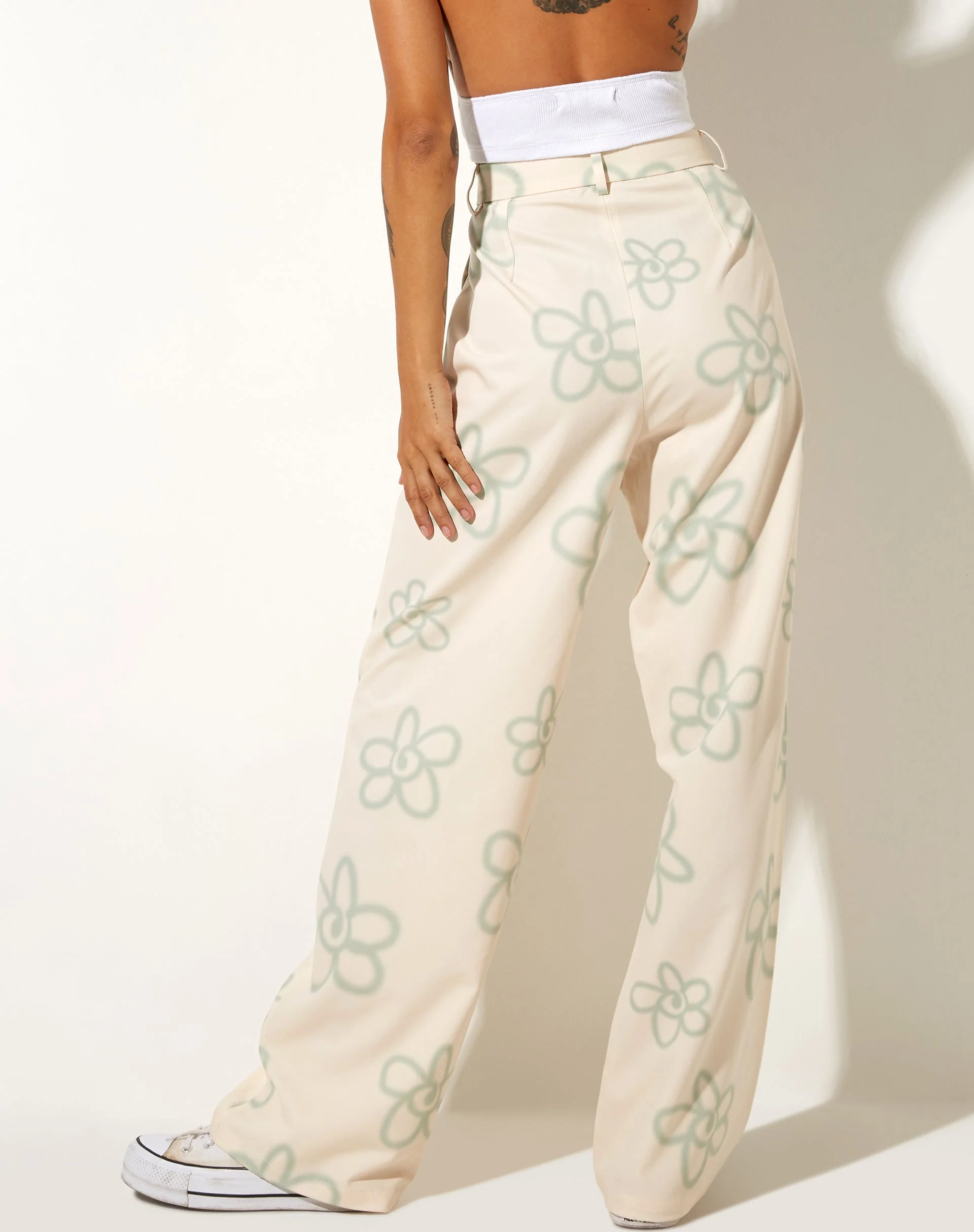 Abba Hose in Tailoring Graffiti Flower Creme - Image 4