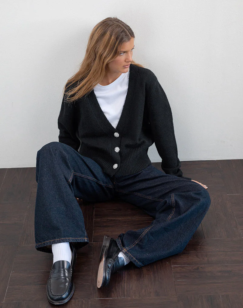 Acera Strickjacke in Schwarz mit silbernen Blumenknöpfen - Image 3