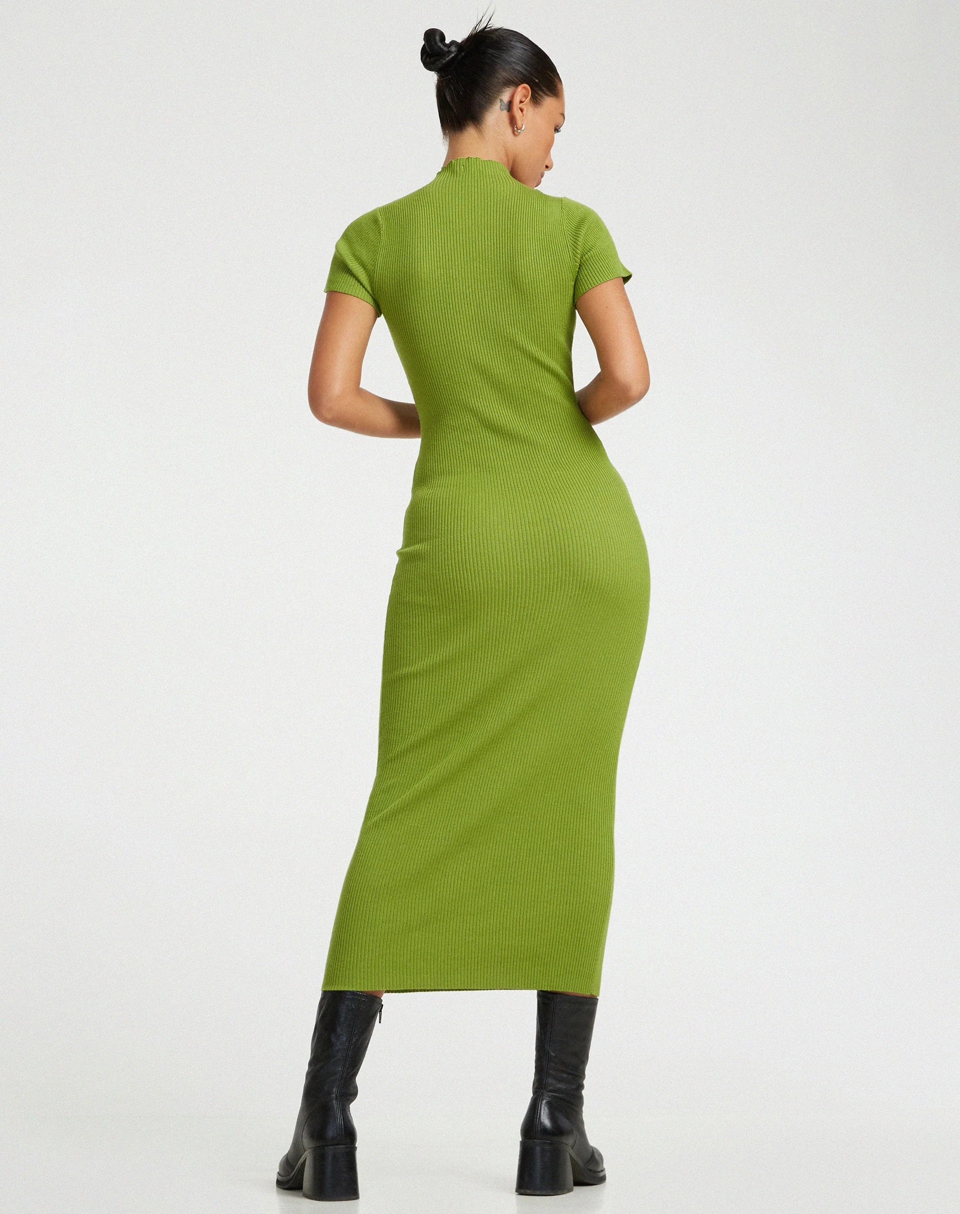 Afiqah Gestricktes Midikleid in Golden Lime - Image 2