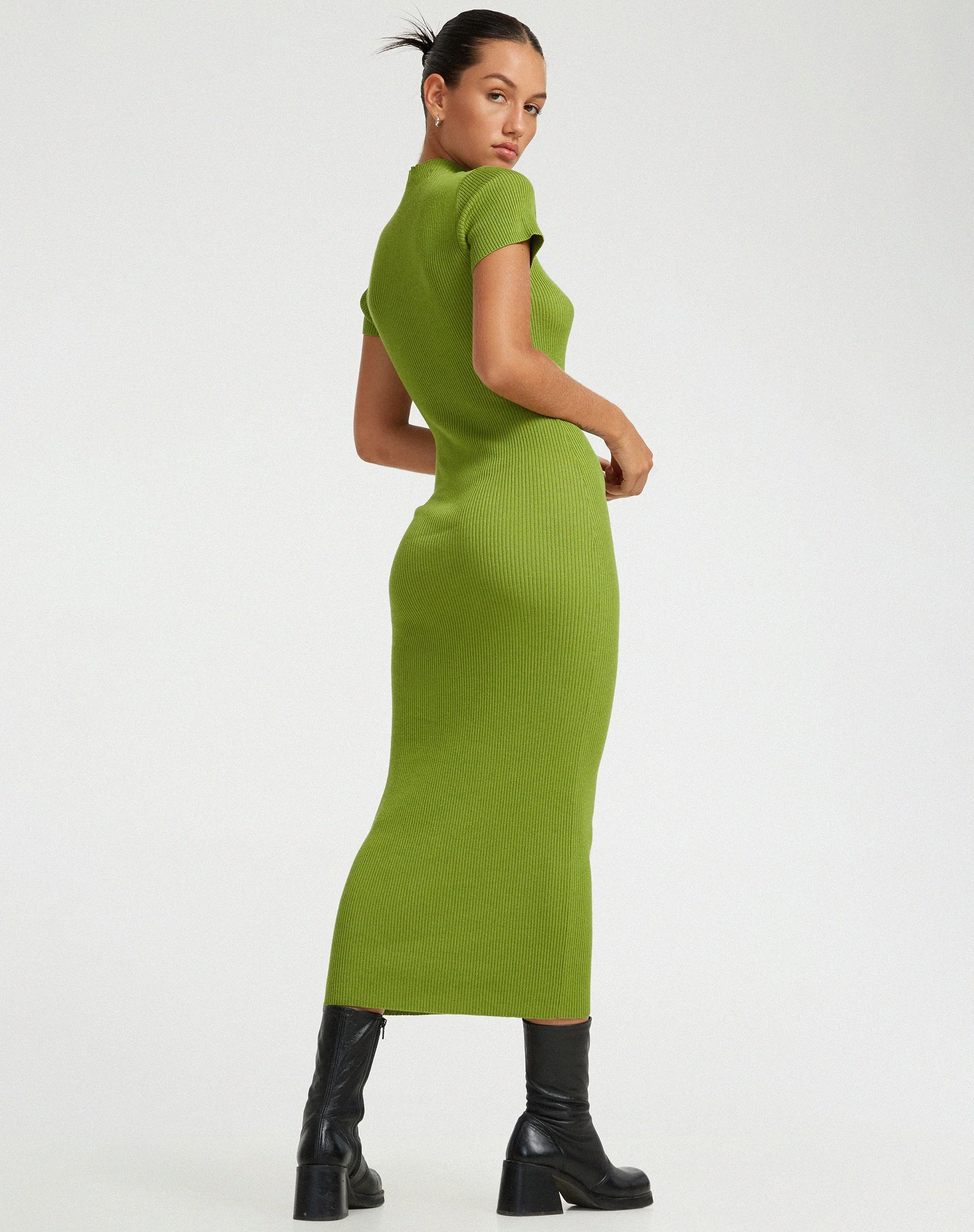 Afiqah Gestricktes Midikleid in Golden Lime - Image 4