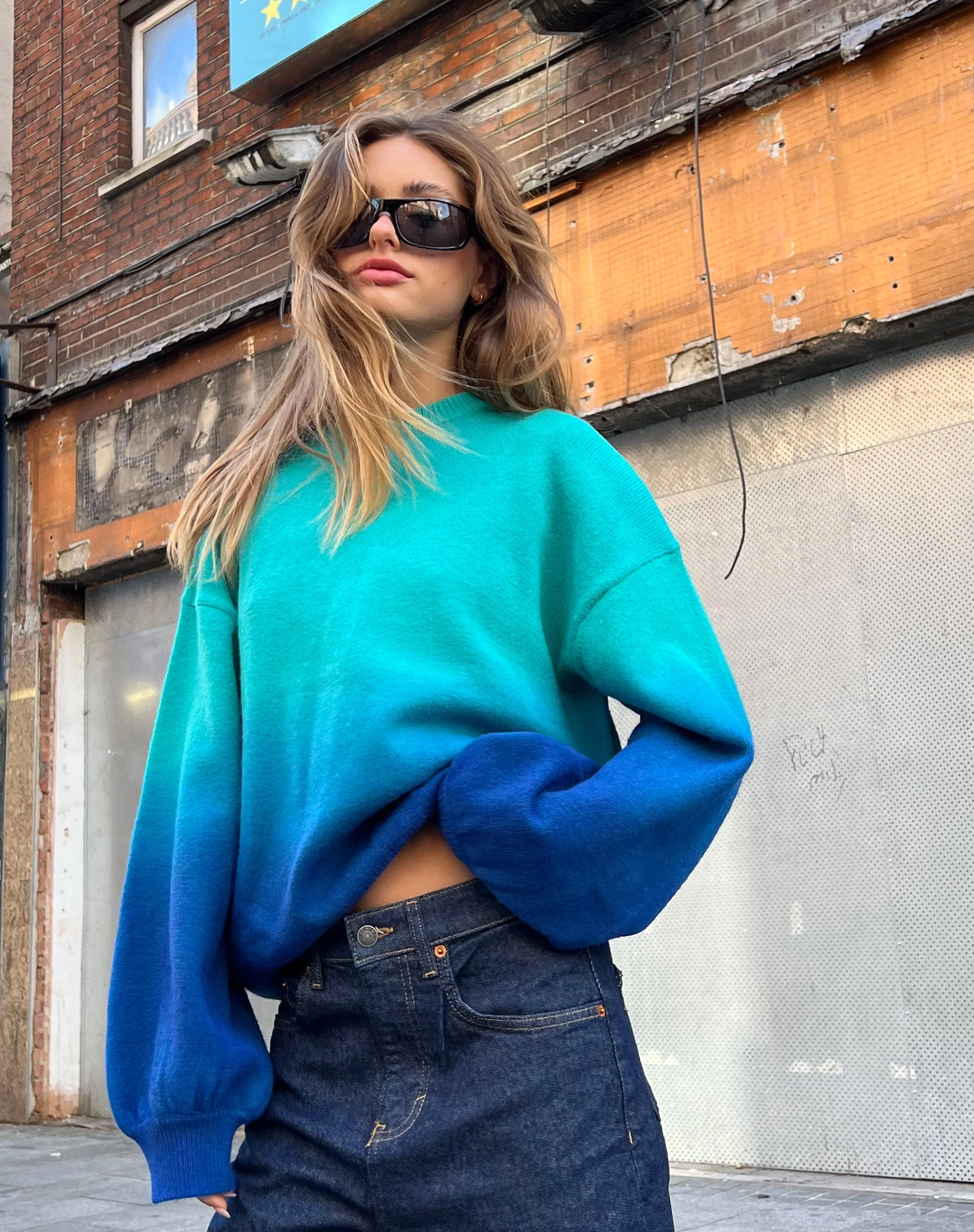 Akari-Pullover in Blau mit Farbverlauf - Image 2