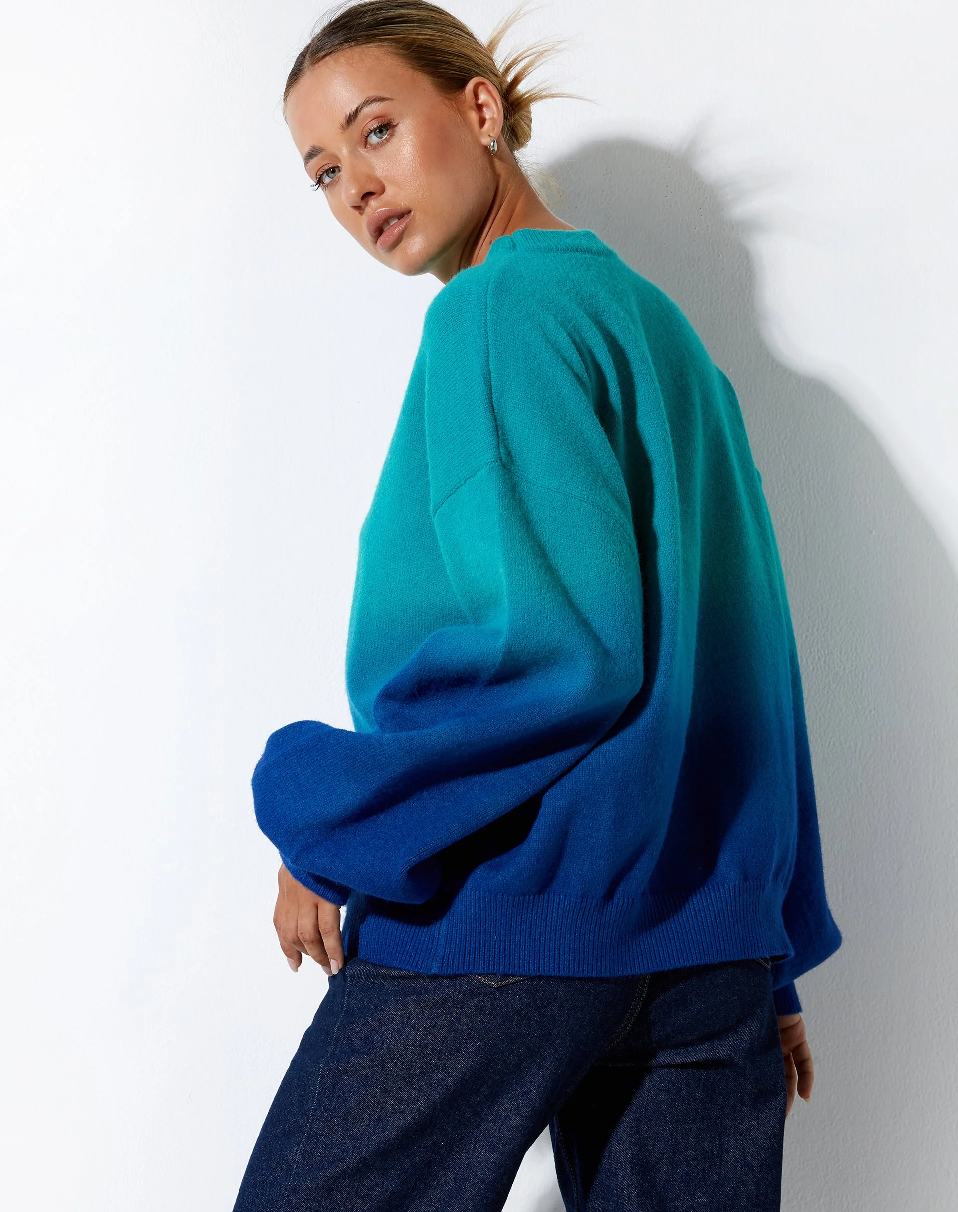 Akari-Pullover in Blau mit Farbverlauf - Image 4