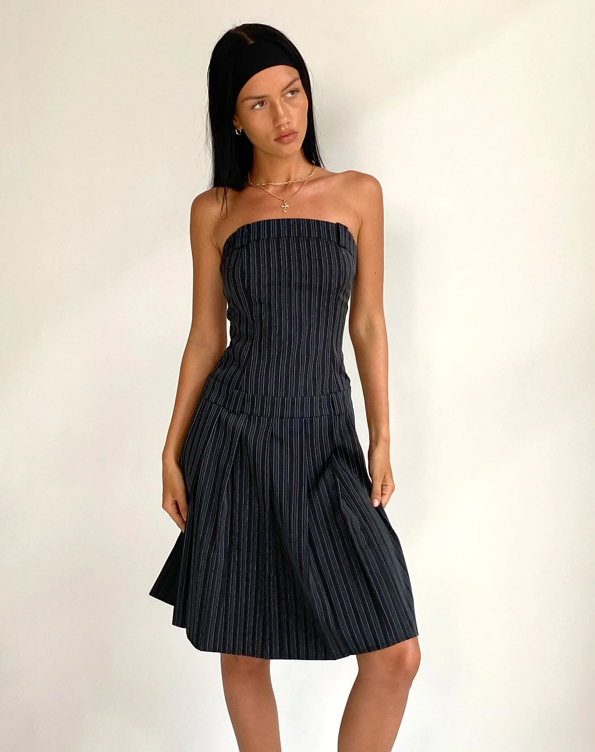Aldari Bandeau Midikleid in Tailoring Schwarz Nadelstreifen