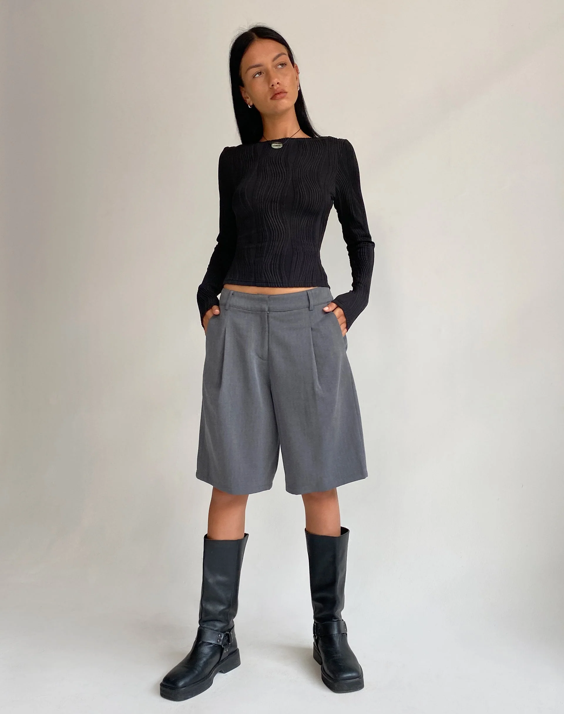 Amabon Langarm-Crop-Top in Crinkle Schwarz - Image 5