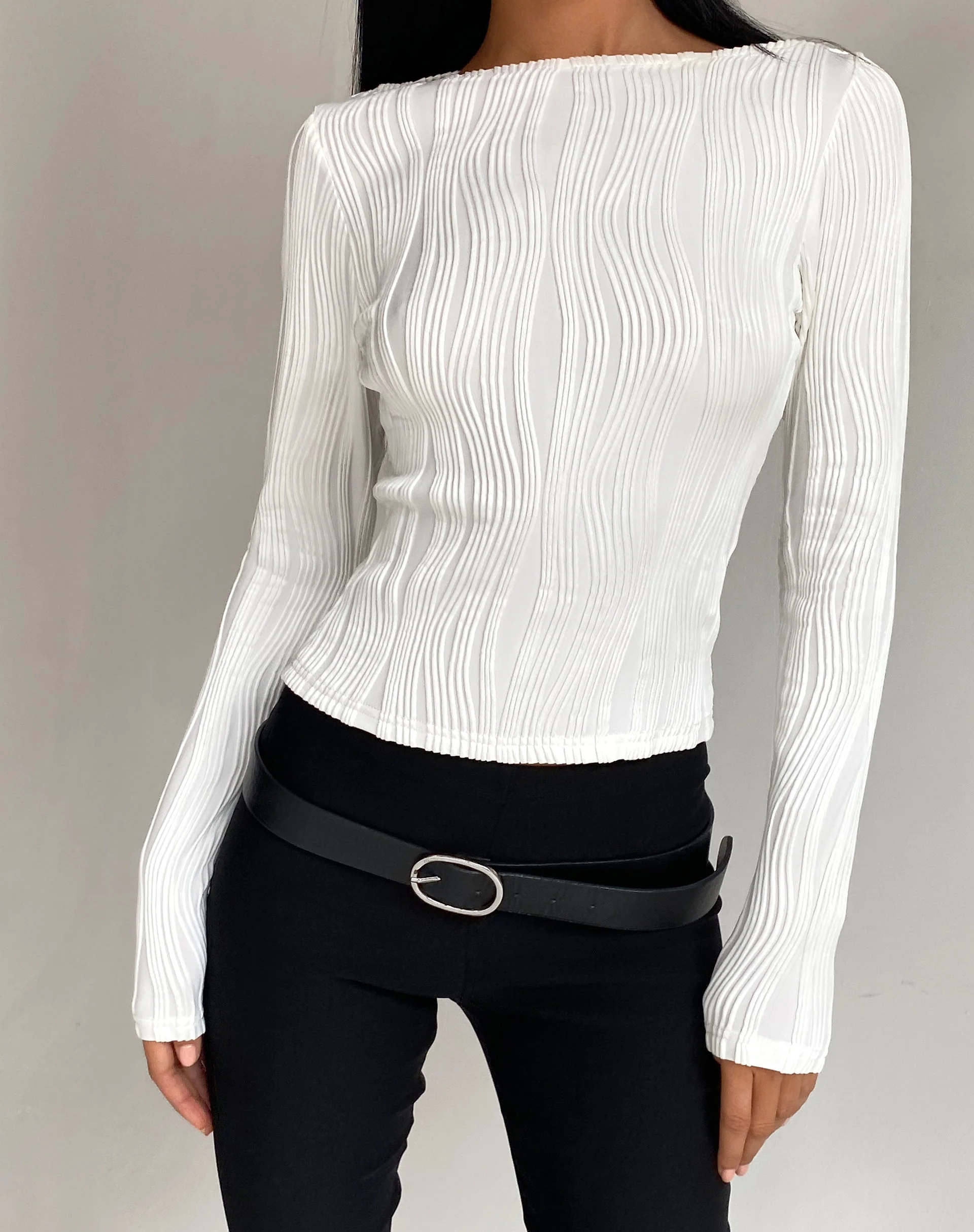 Amabon Langärmeliges Crop-Top in Crinkle White - Image 2