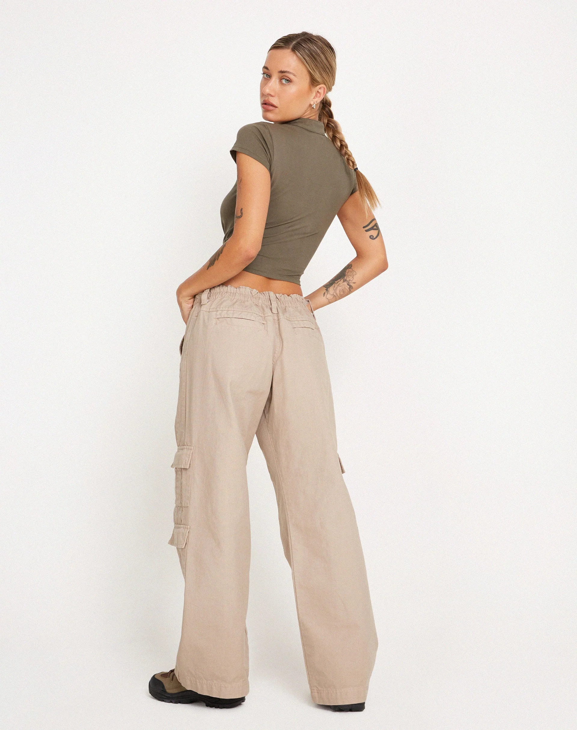 Anelis Crop Top in Tarmac Grün - Image 4