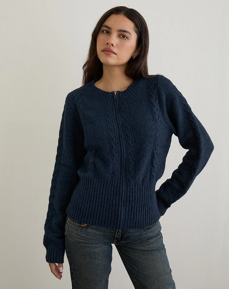 Anitra Strickjacke aus Kabelstrick Navy - Image 2