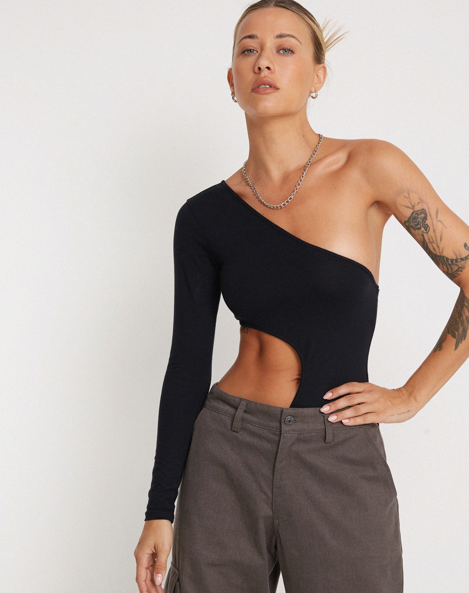 Ann Cut Out Bodysuit in Schwarz - Image 3