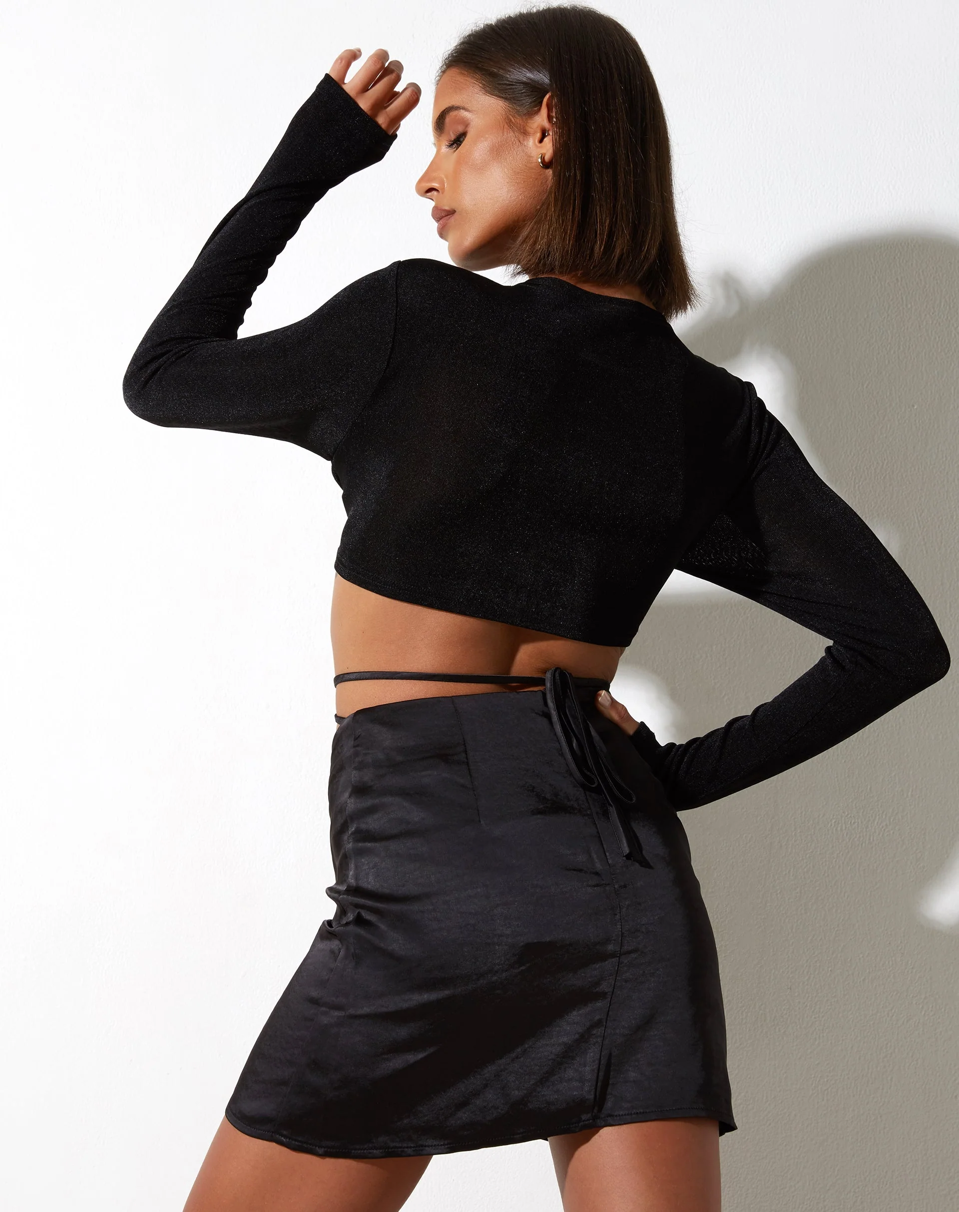 Araya Minirock aus Satin Schwarz - Image 2