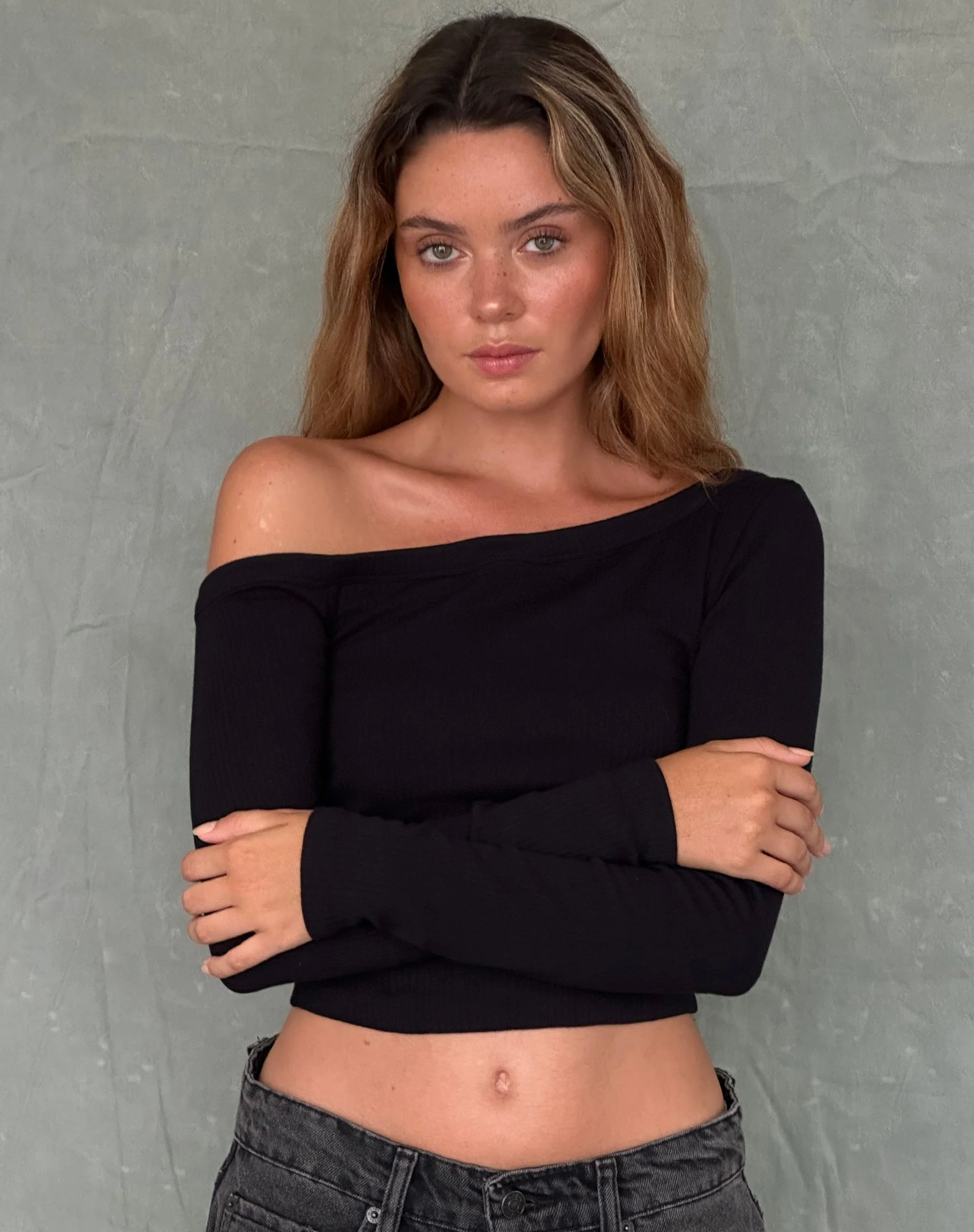 Ashia Asymmetrisches Langarm-Top in Schwarz Superweiche dicke Rippe - Image 3