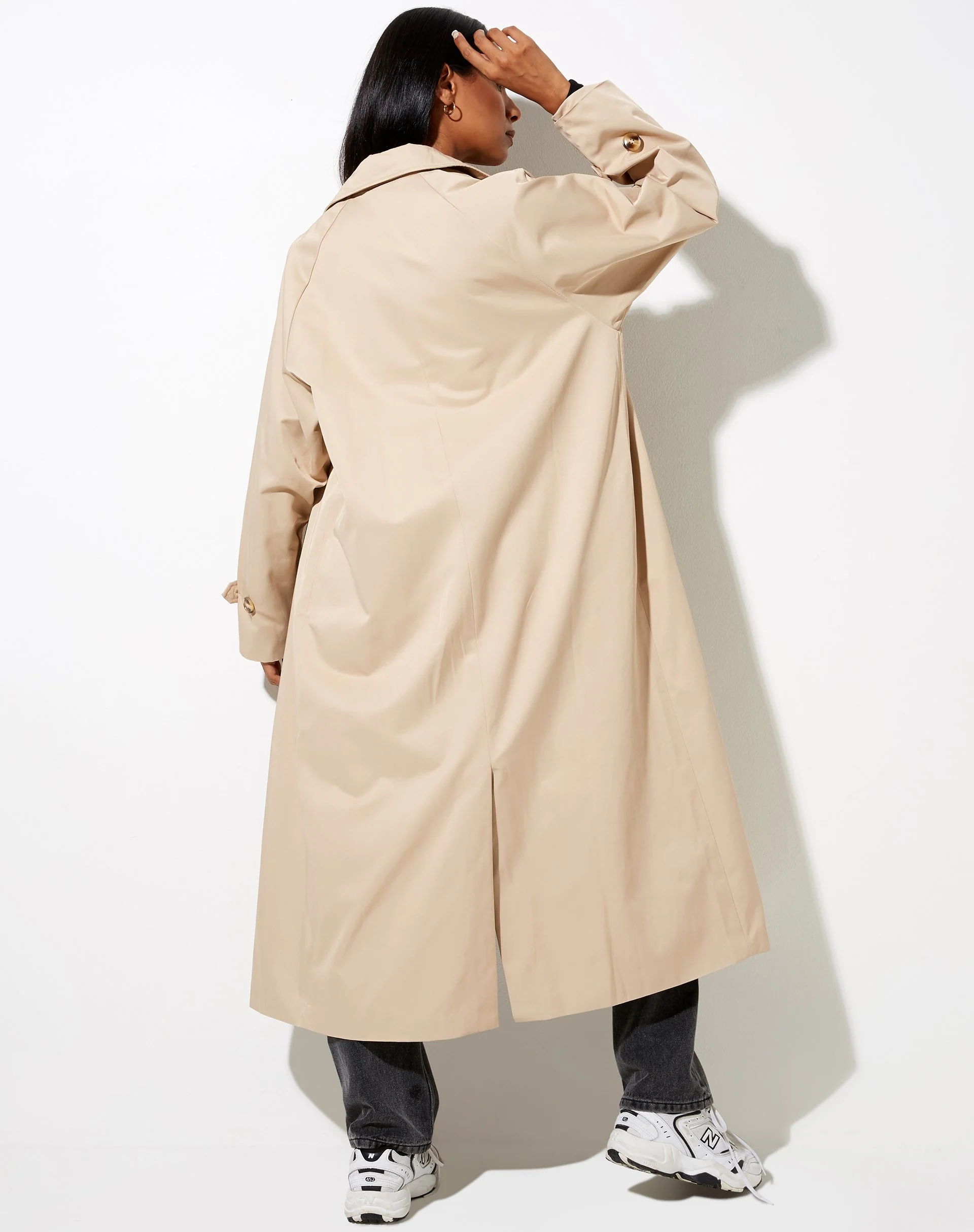Assa Trenchcoat in Beige mit gestreiftem Innenfutter - Image 5
