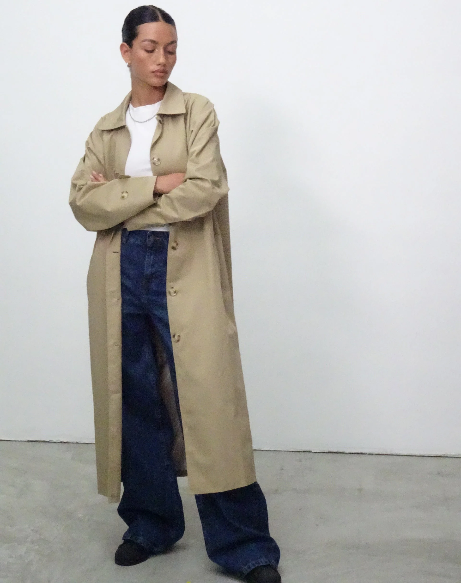 Assa Trenchcoat in Tan mit gestreiftem Innenfutter