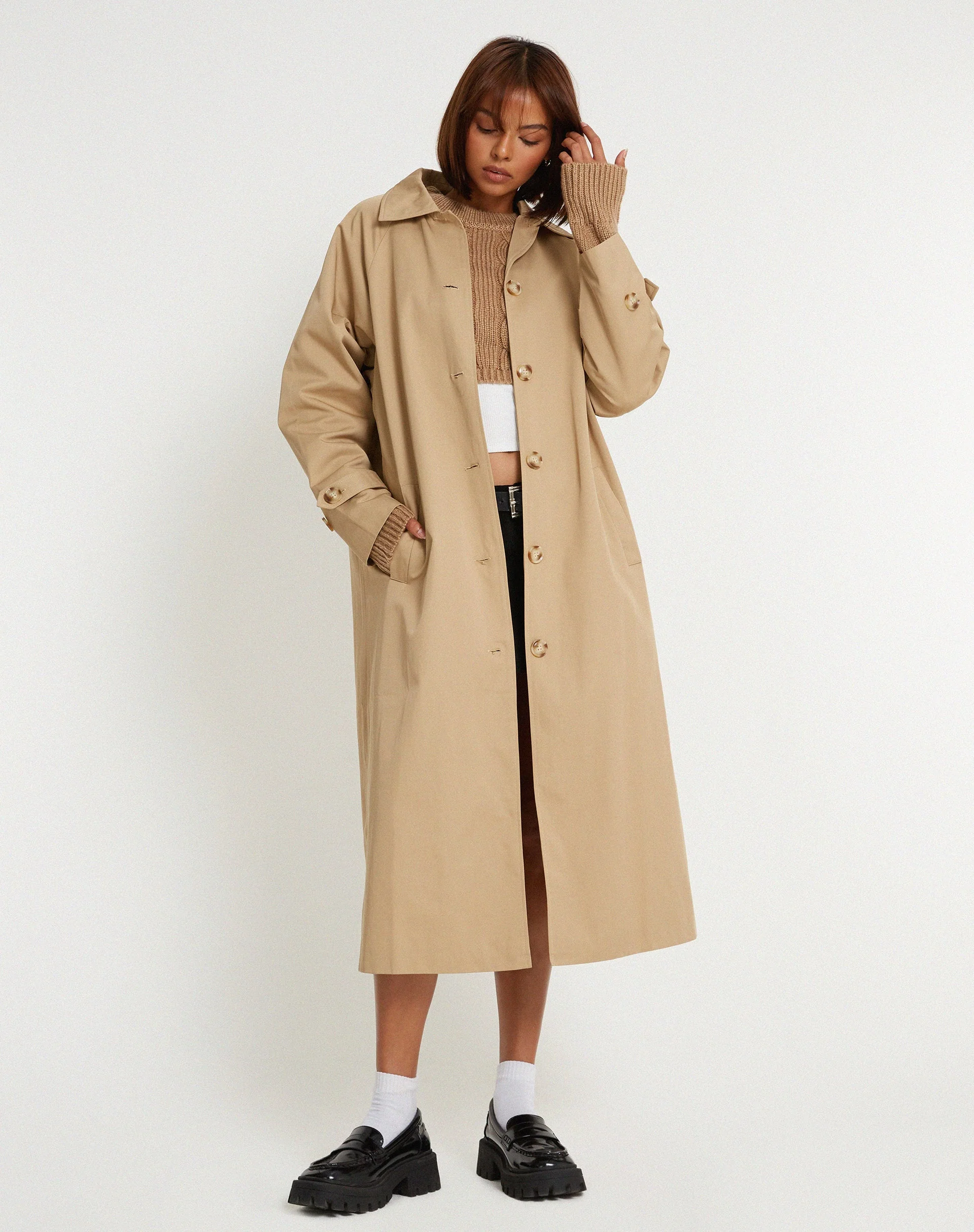 Assa Trenchcoat in Tan mit gestreiftem Innenfutter - Image 2