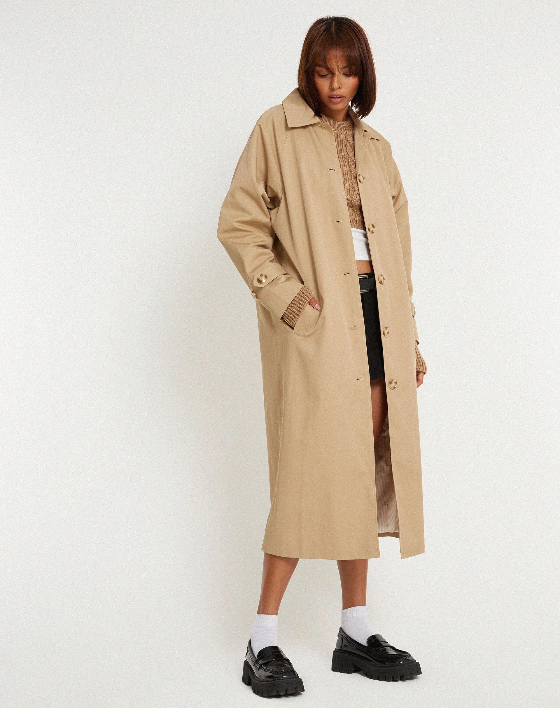 Assa Trenchcoat in Tan mit gestreiftem Innenfutter - Image 4