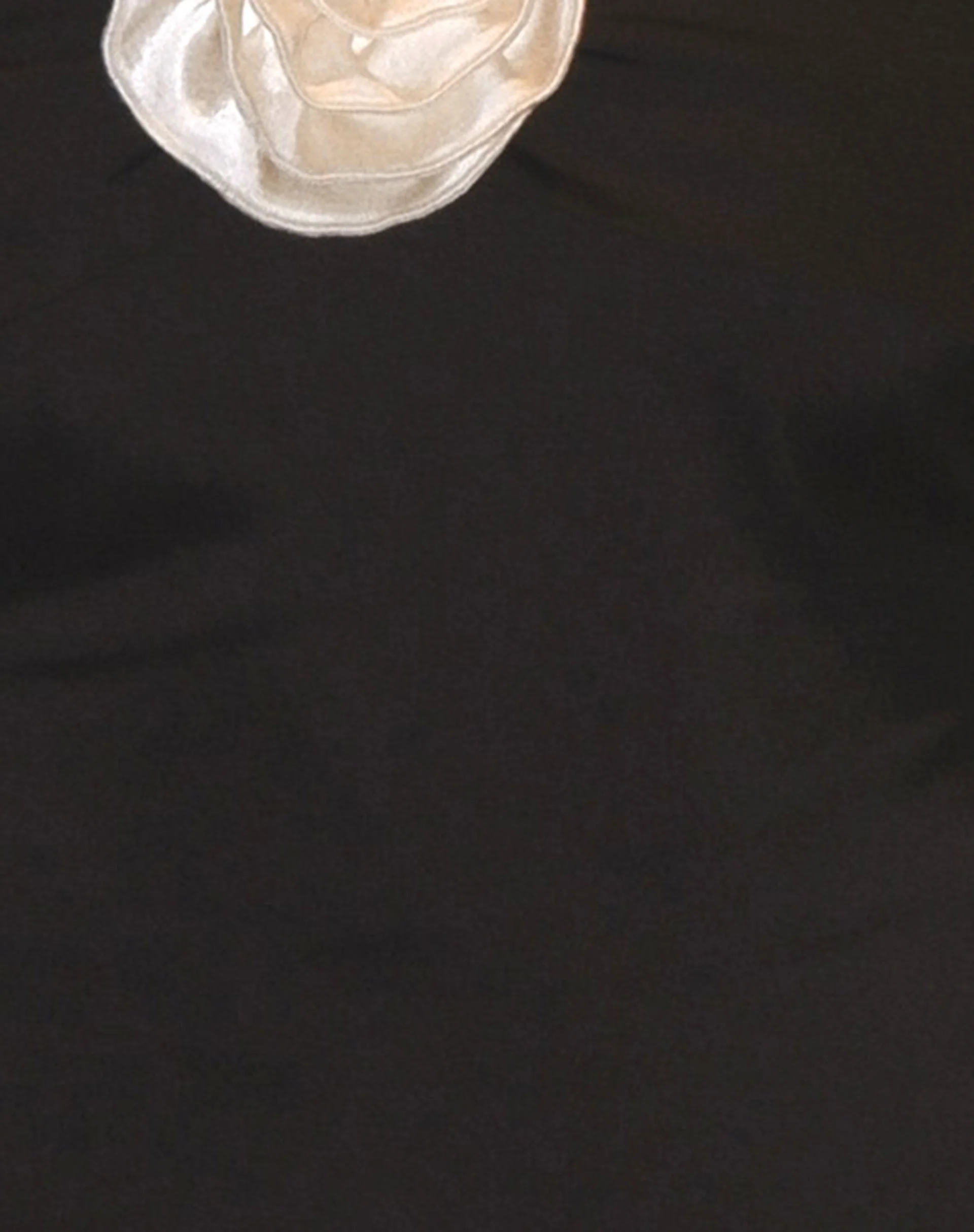 Astrum Bandeau Satin Top in Schwarz mit Rosette - Image 6