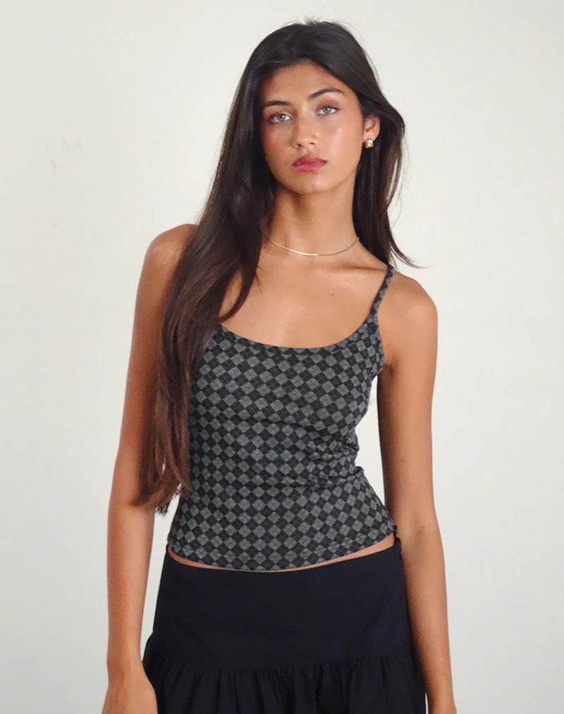 Atarah Knit Cami Top in Argyle Schwarz Grau - Image 4