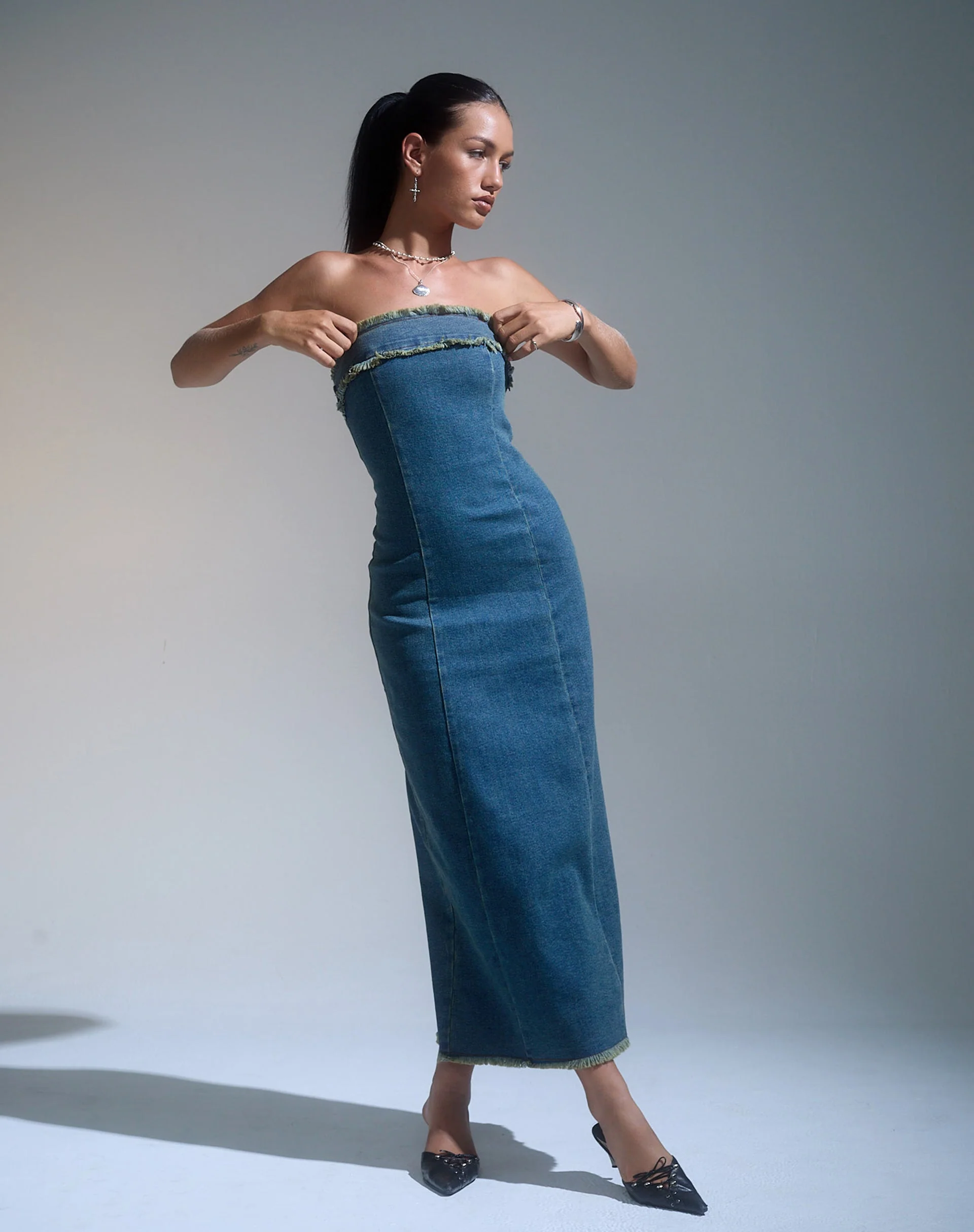 Atun Denim Bandeau Maxikleid in Braun Blau Acid Wash