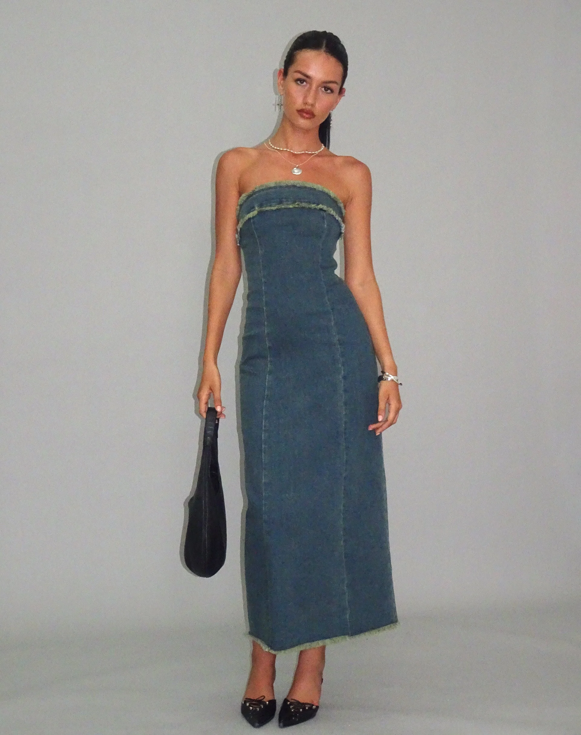 Atun Denim Bandeau Maxikleid in Braun Blau Acid Wash - Image 5