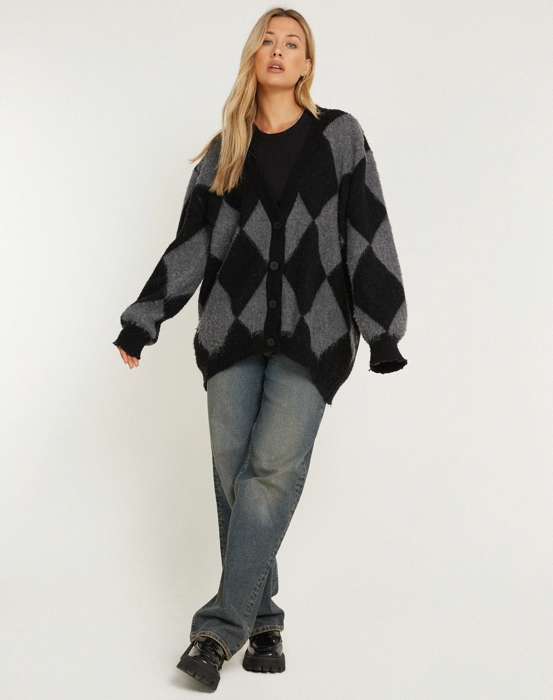 Aureli Cardi in Harlekin Grau und Schwarz - Image 5