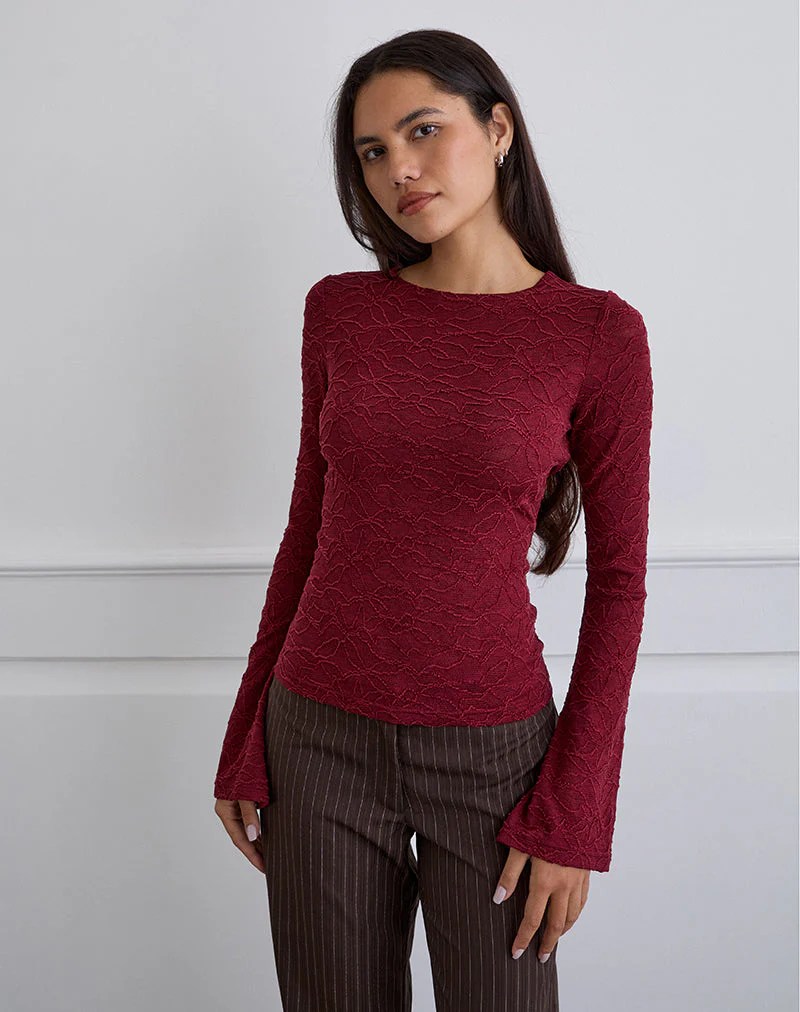Asymmetrisches Top aus strukturiertem Strick Rot
