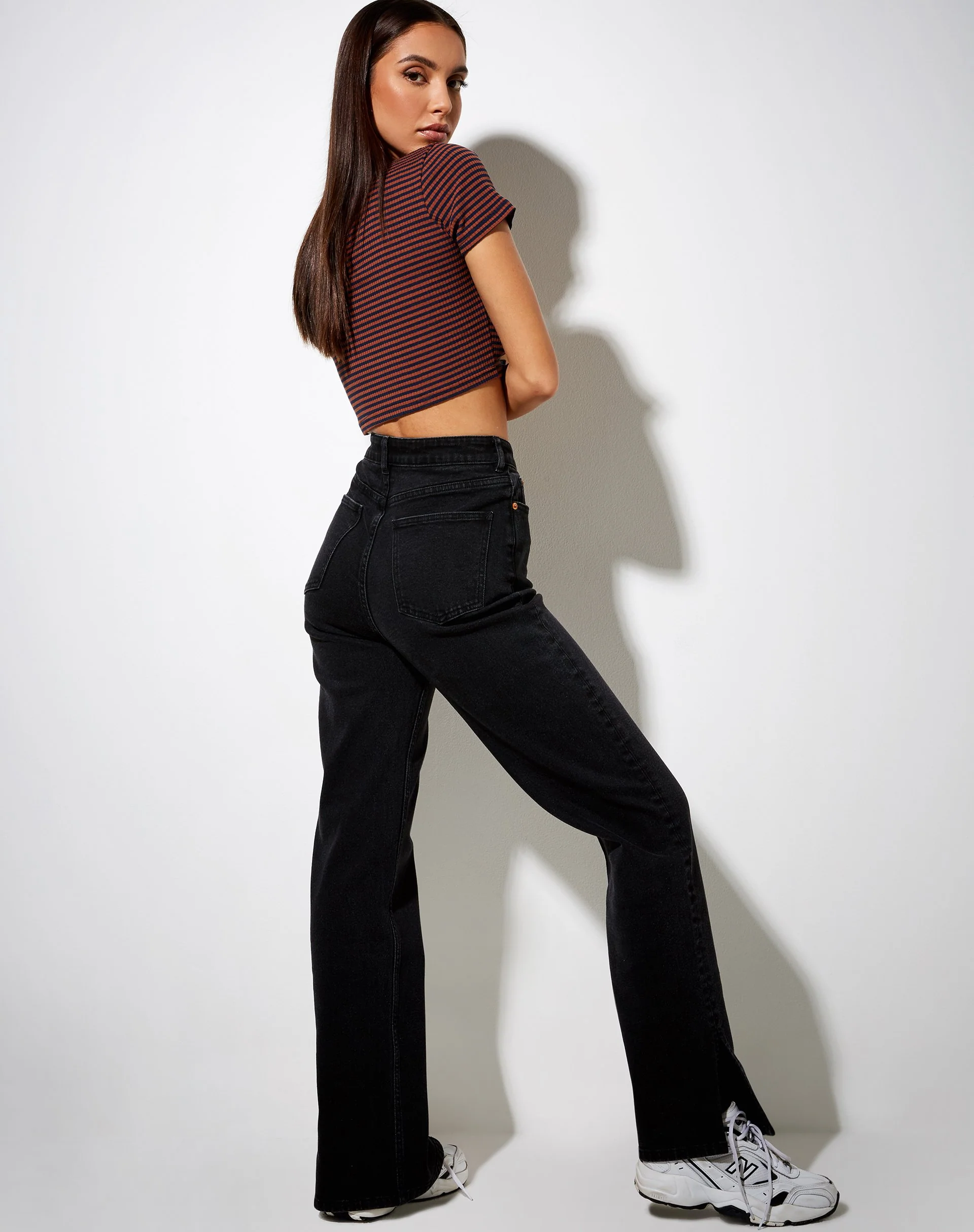 Avia Crop Top in Rippe Braun und Navy - Image 4