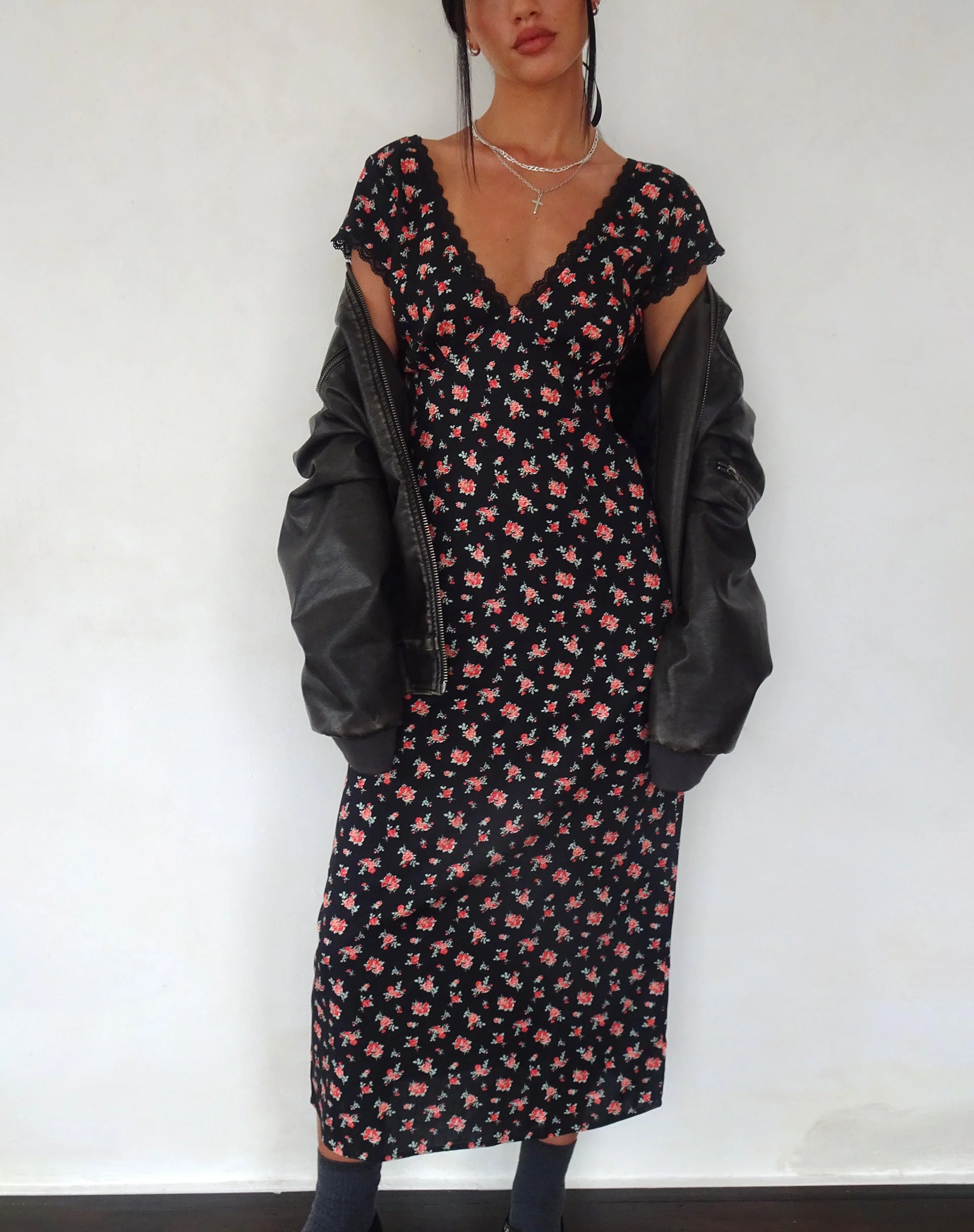 Bahata Midikleid in fließendem Rosa Schwarz - Image 2