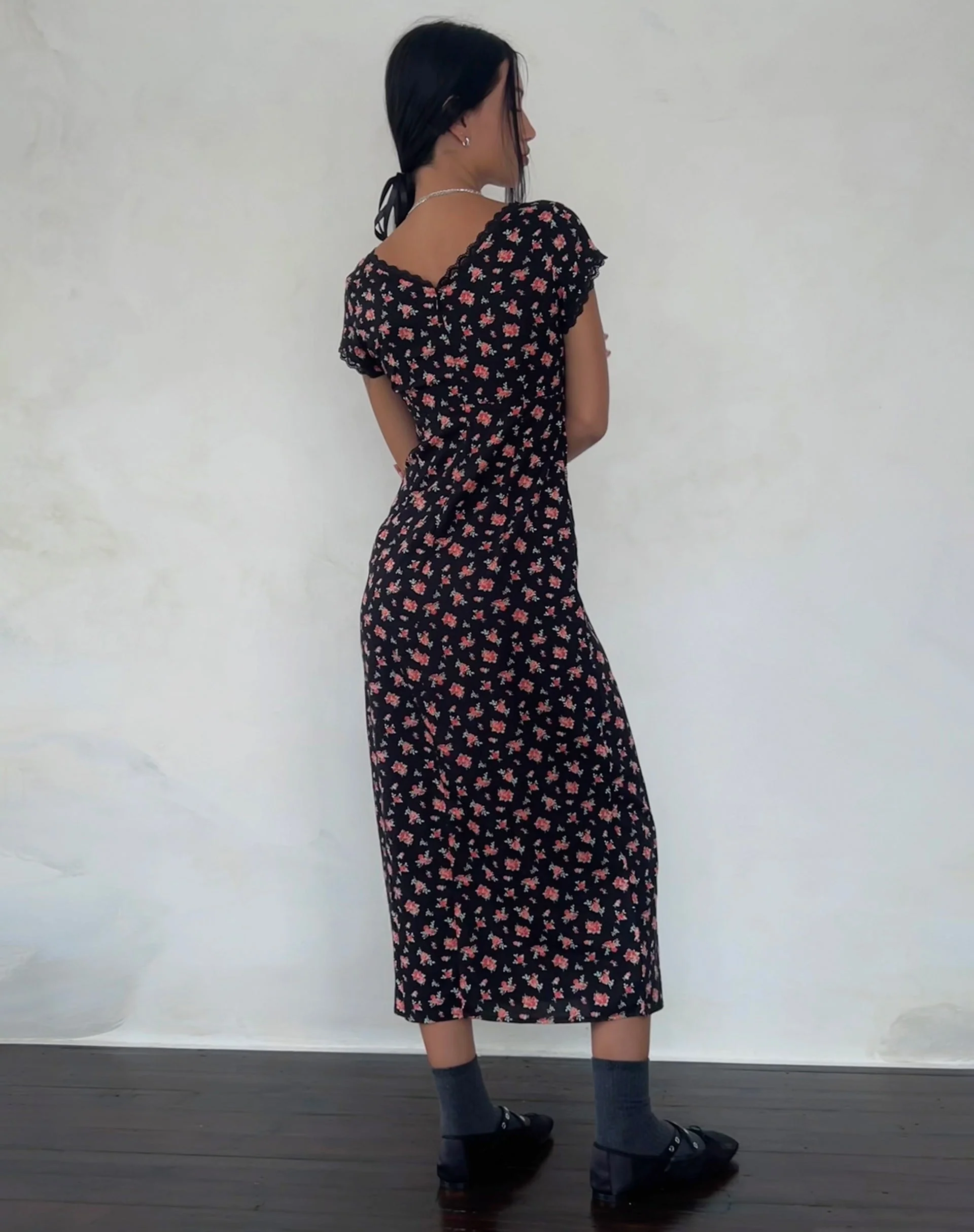 Bahata Midikleid in fließendem Rosa Schwarz - Image 3