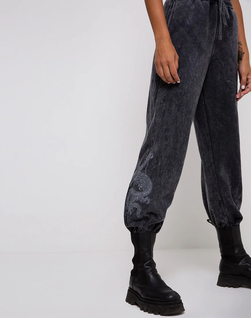 Basta Jogger in Acid Stone Wash mit Drachen-Stickerei - Image 5