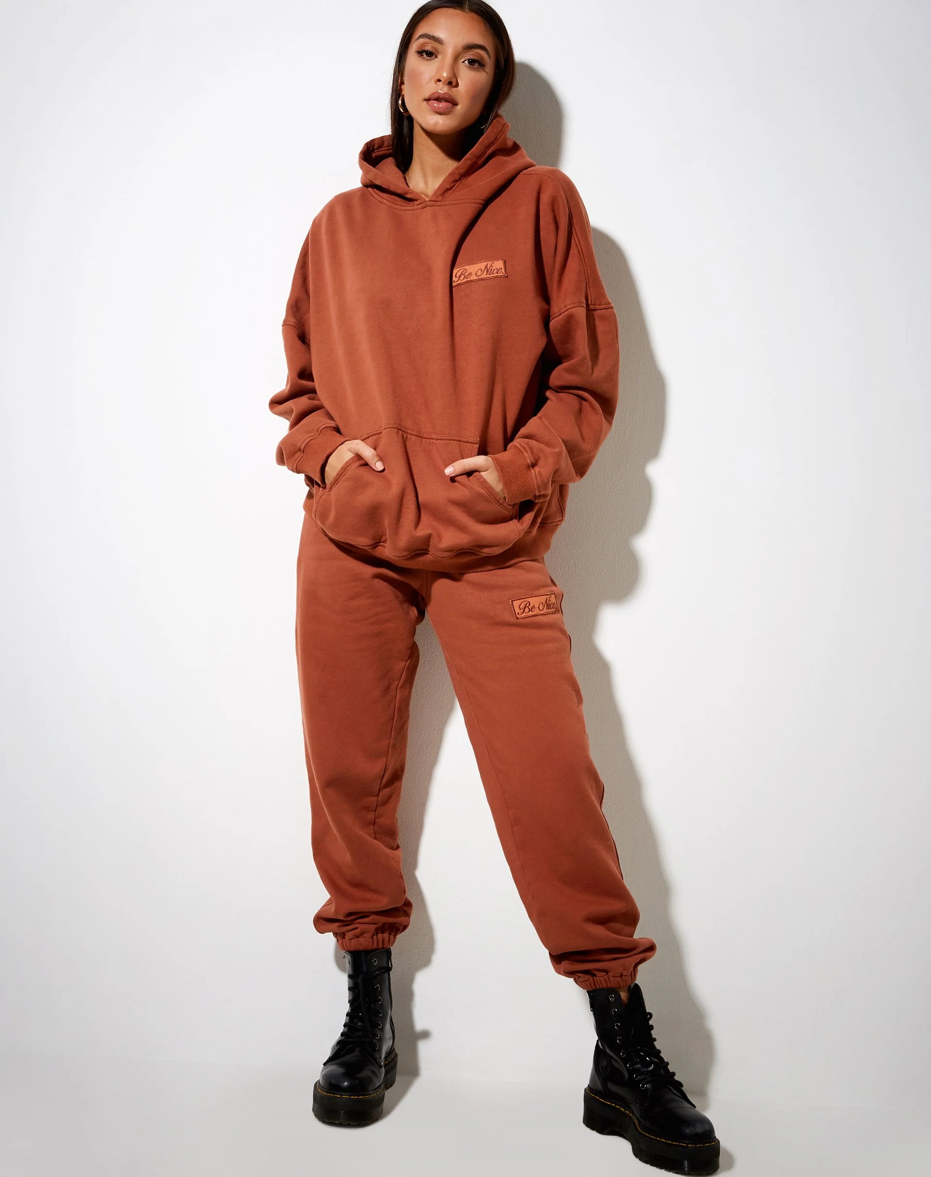 Basta Jogger aus gebranntem Ziegelstein 'Be Nice' Label Embro