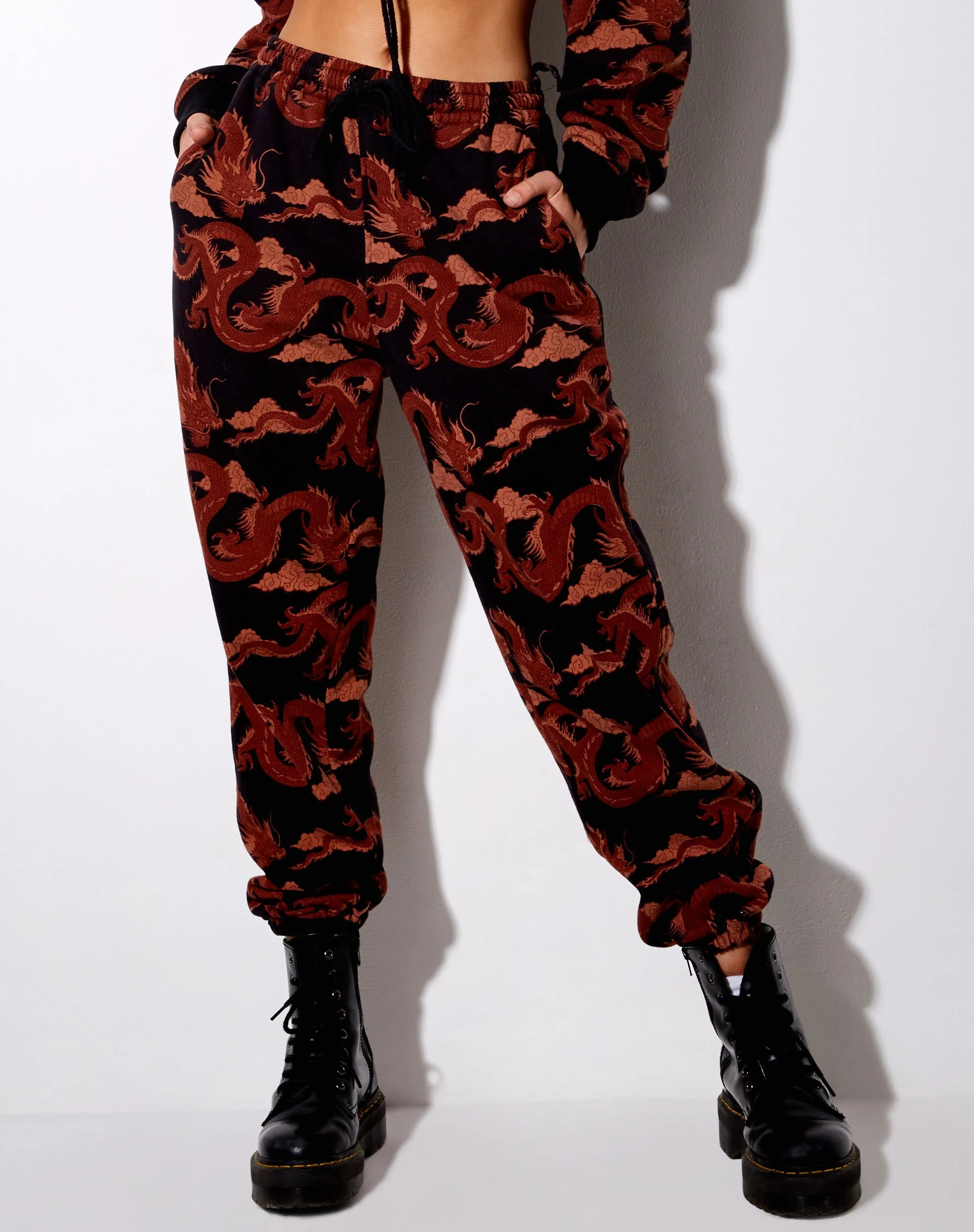 Basta Jogger in Orange mit Drachenmuster - Image 2