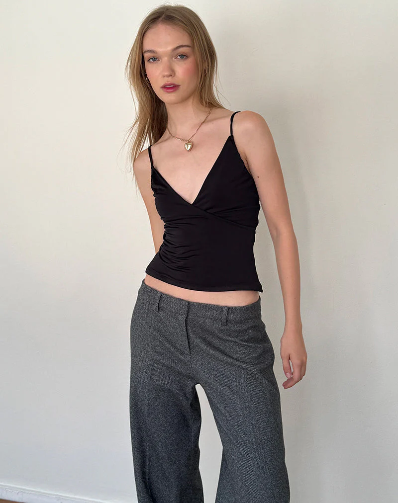 Bea Slinky Cross Front Top in Schwarz - Image 2