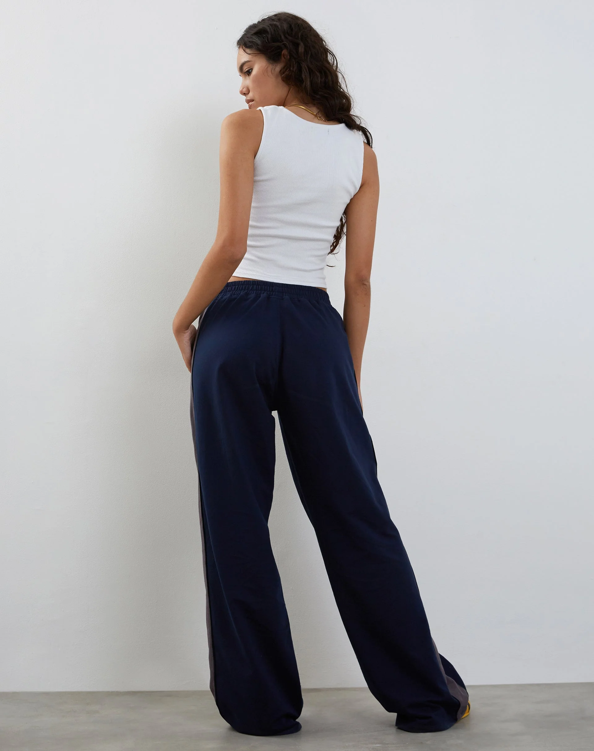 Bedion Oversized Jogger in Navy mit M-Stickerei - Image 3