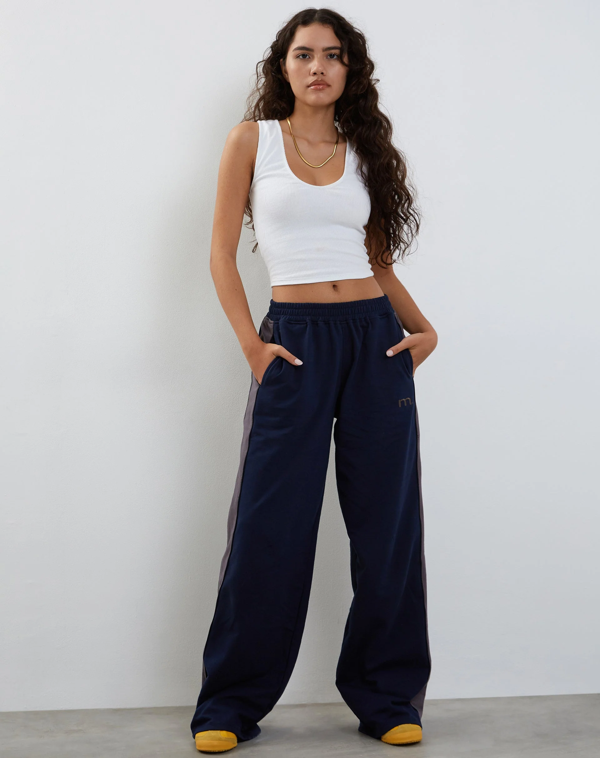Bedion Oversized Jogger in Navy mit M-Stickerei - Image 4