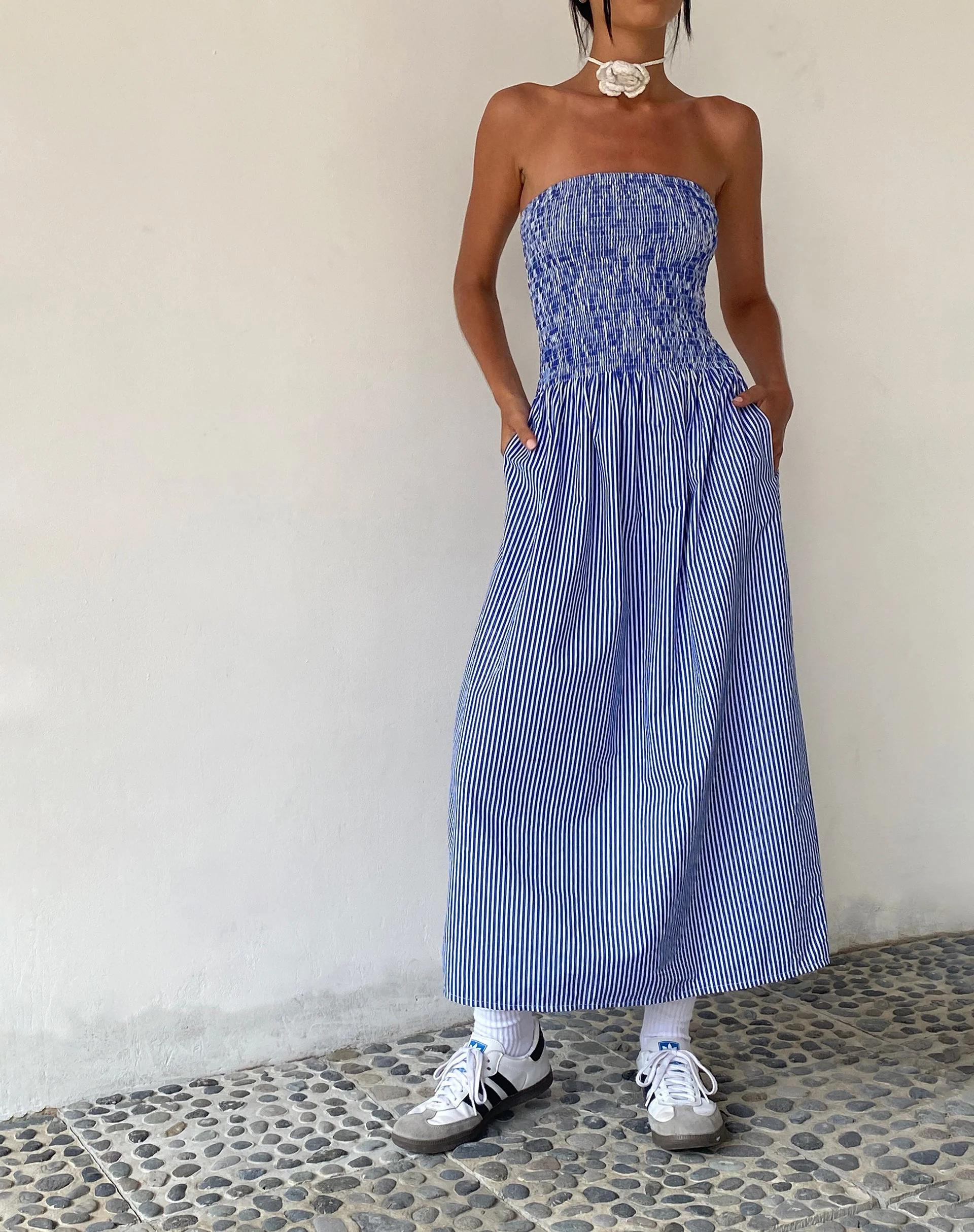 MOTEL X JACQUIE Beleame Bandeau-Midaxi-Kleid aus blau gestreifter Popeline