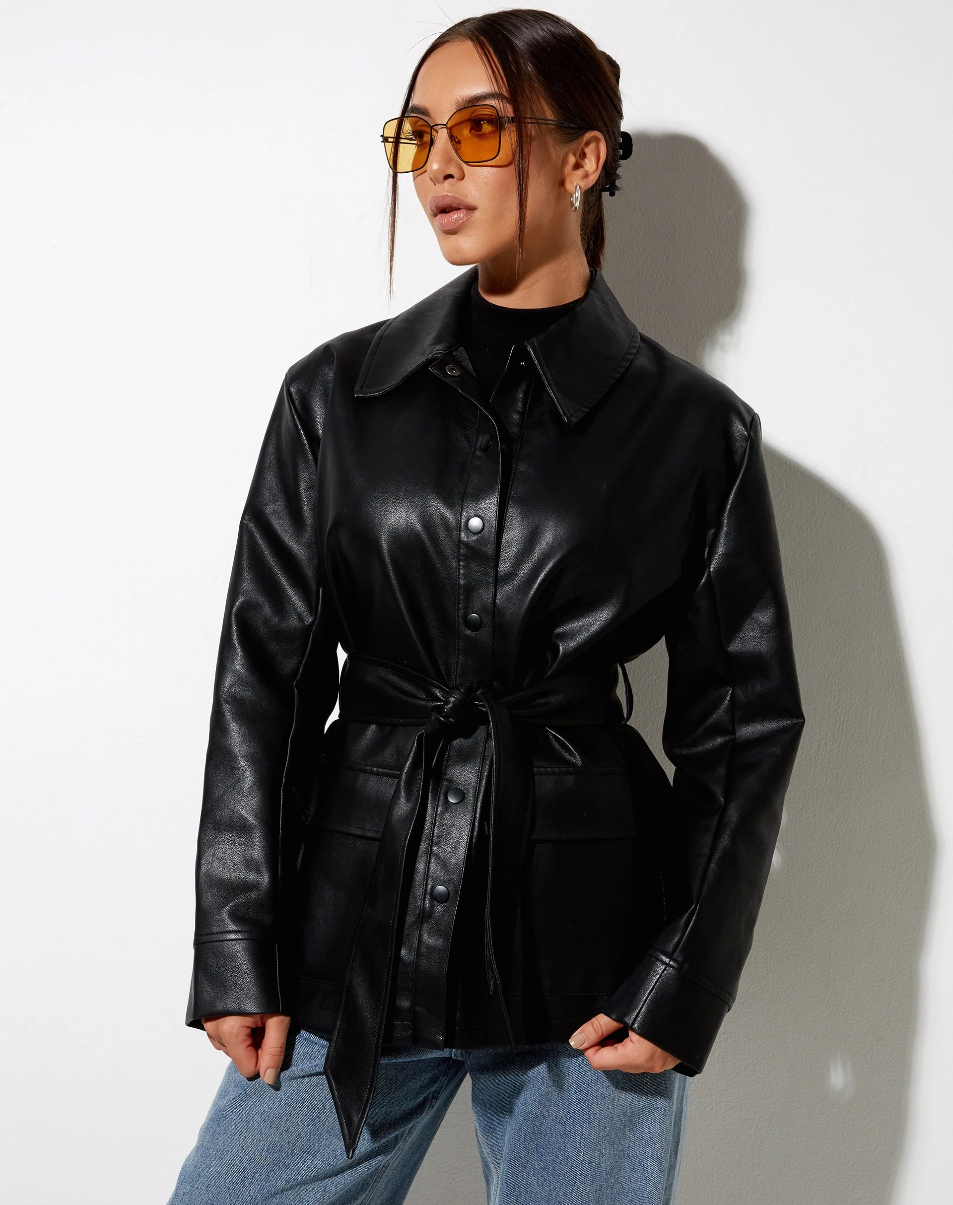 Jacke mit Gürtel aus PU Schwarz - Image 6