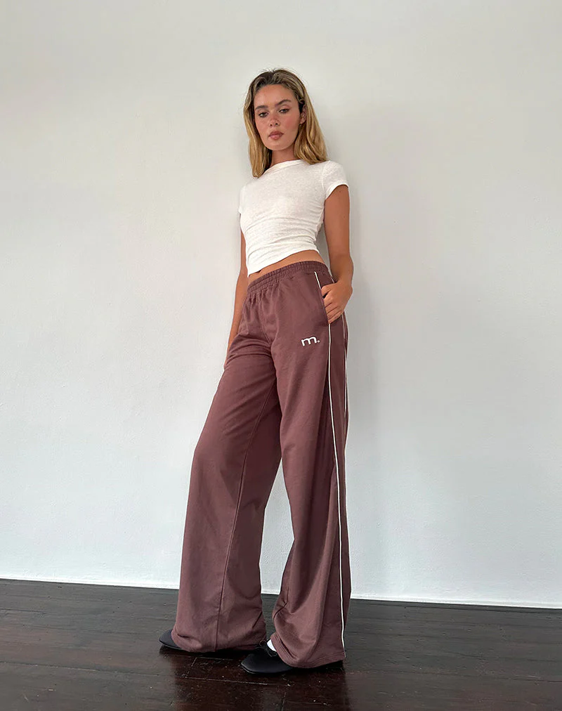 Benton Wide Leg Jogger in Mahagoni mit elfenbeinfarbenem Paspel und M-Stickerei