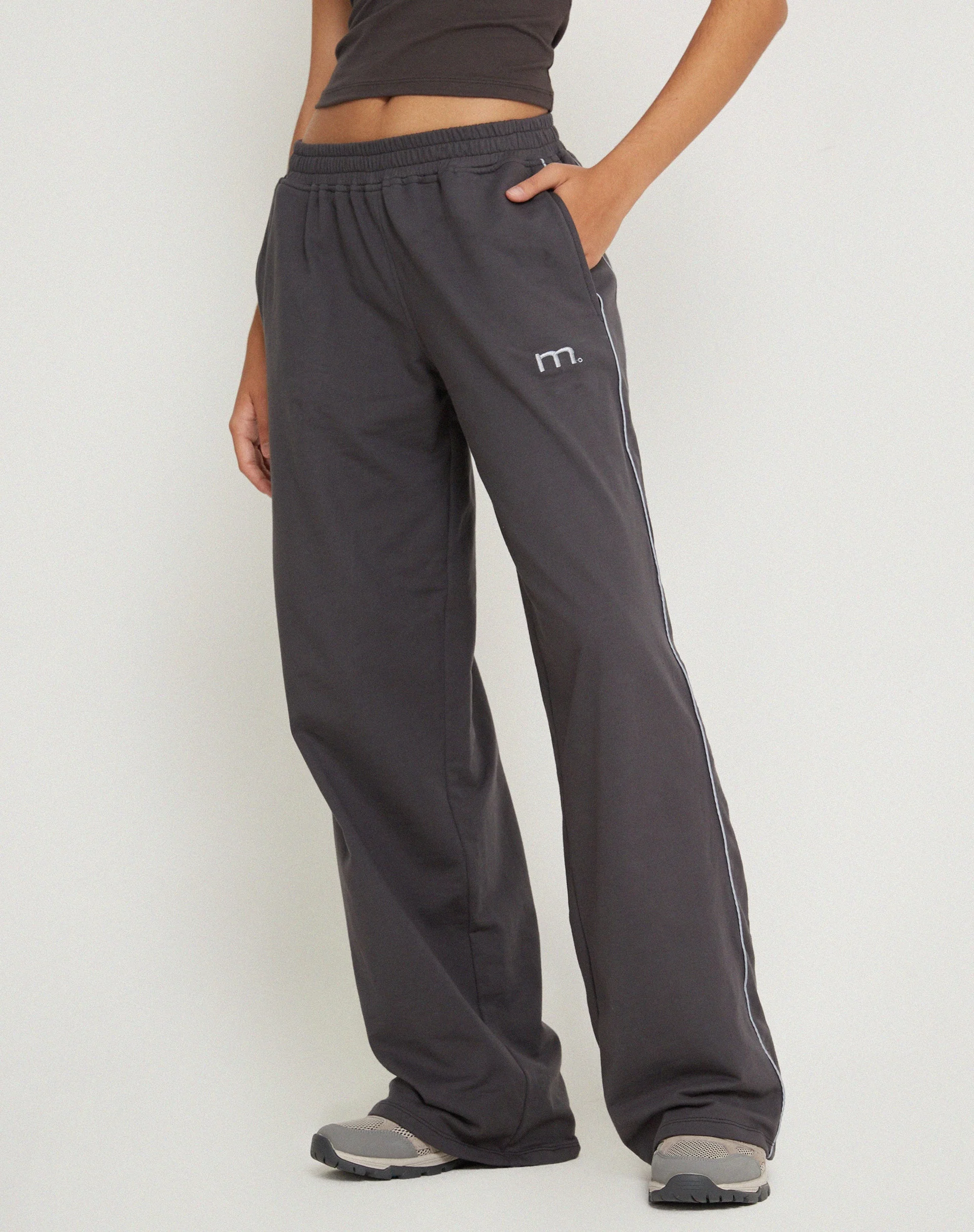 Benton Wide Leg Jogger in Beluga Grau - Image 2