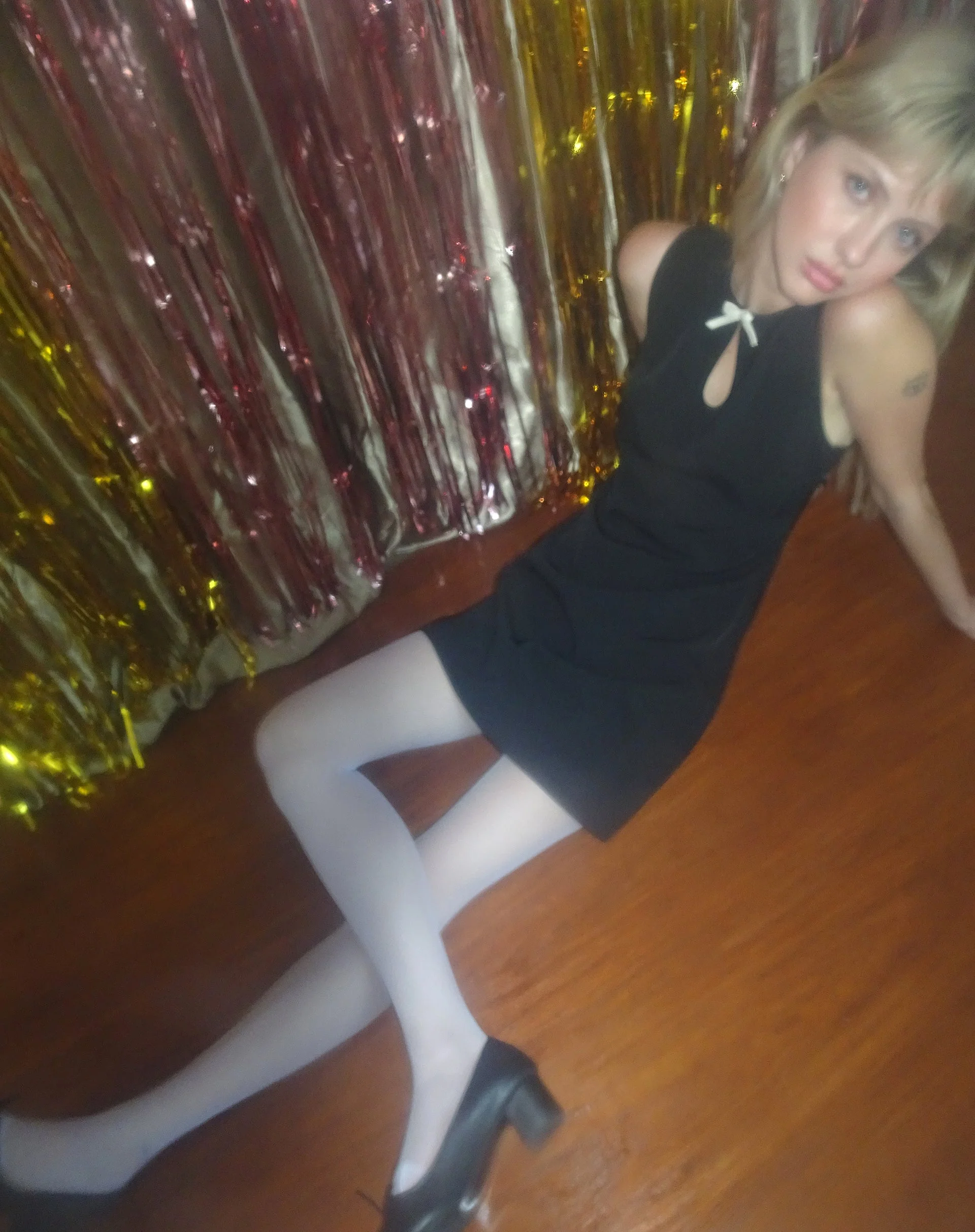 Bibidia Minikleid in Schwarz mit cremefarbener Schleife - Image 2