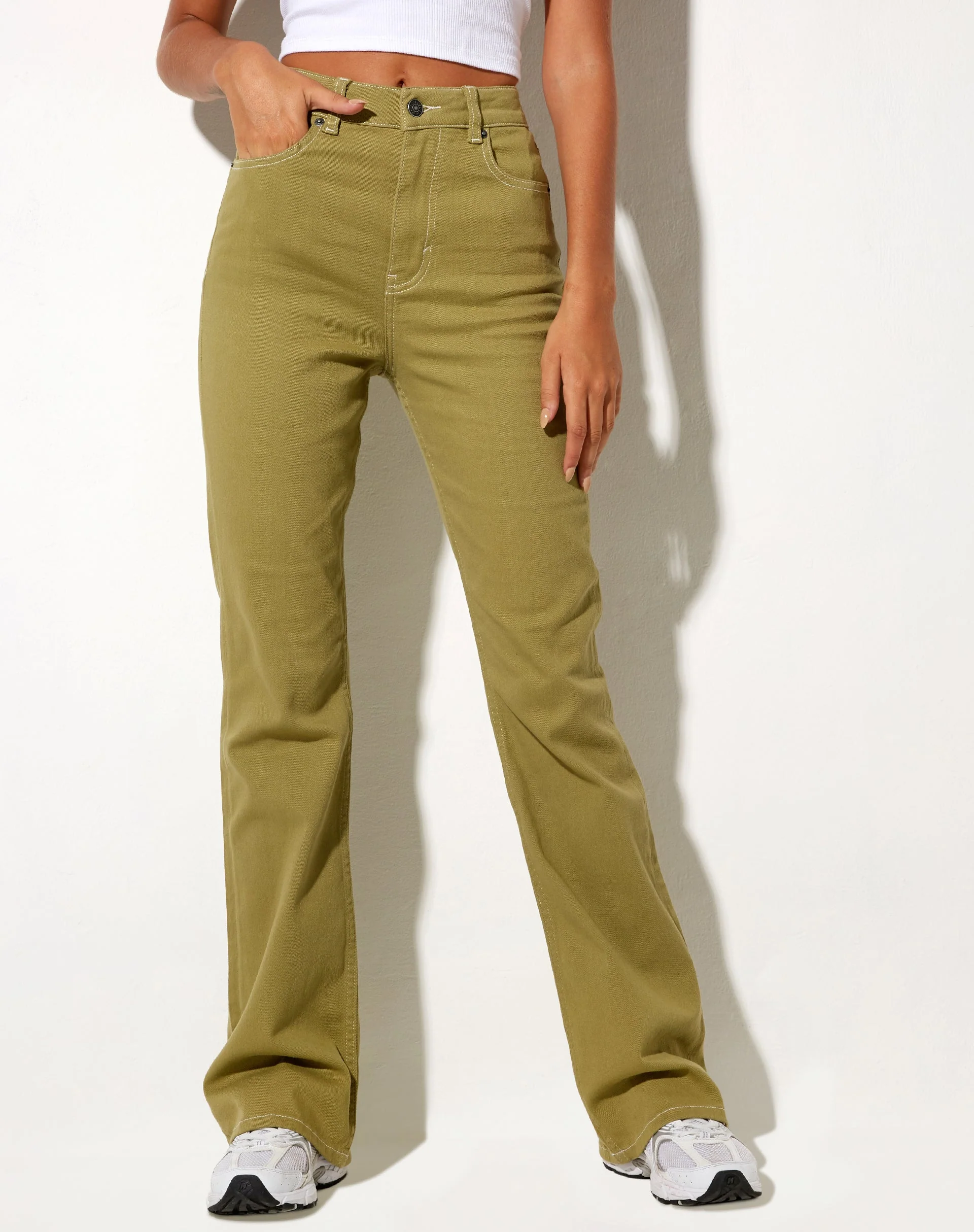 Bootleg Jeans in Grünem Moos - Image 3