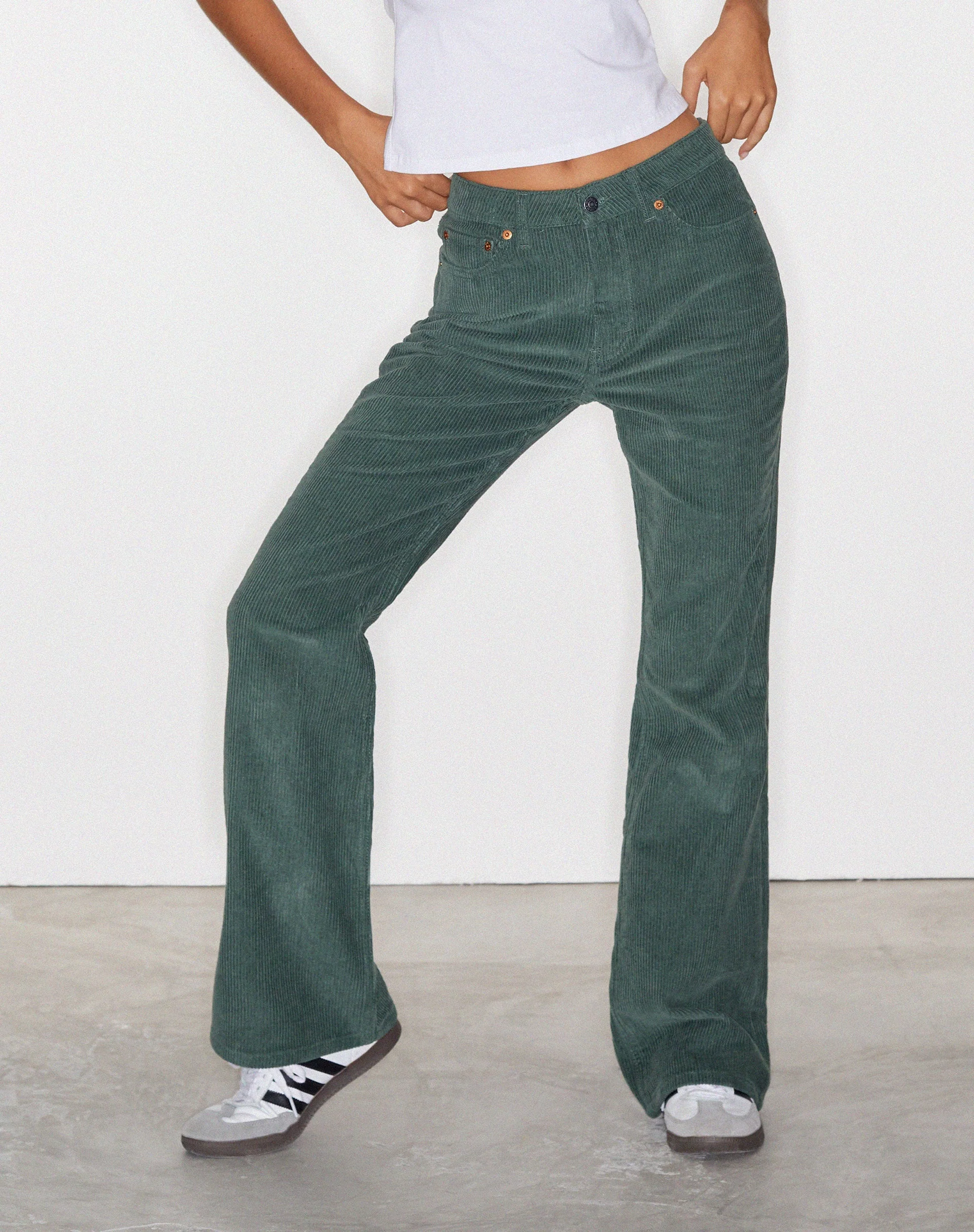 MOTEL X OLIVIA NEILL Bootleg Jeans in Cord Grün - Image 2