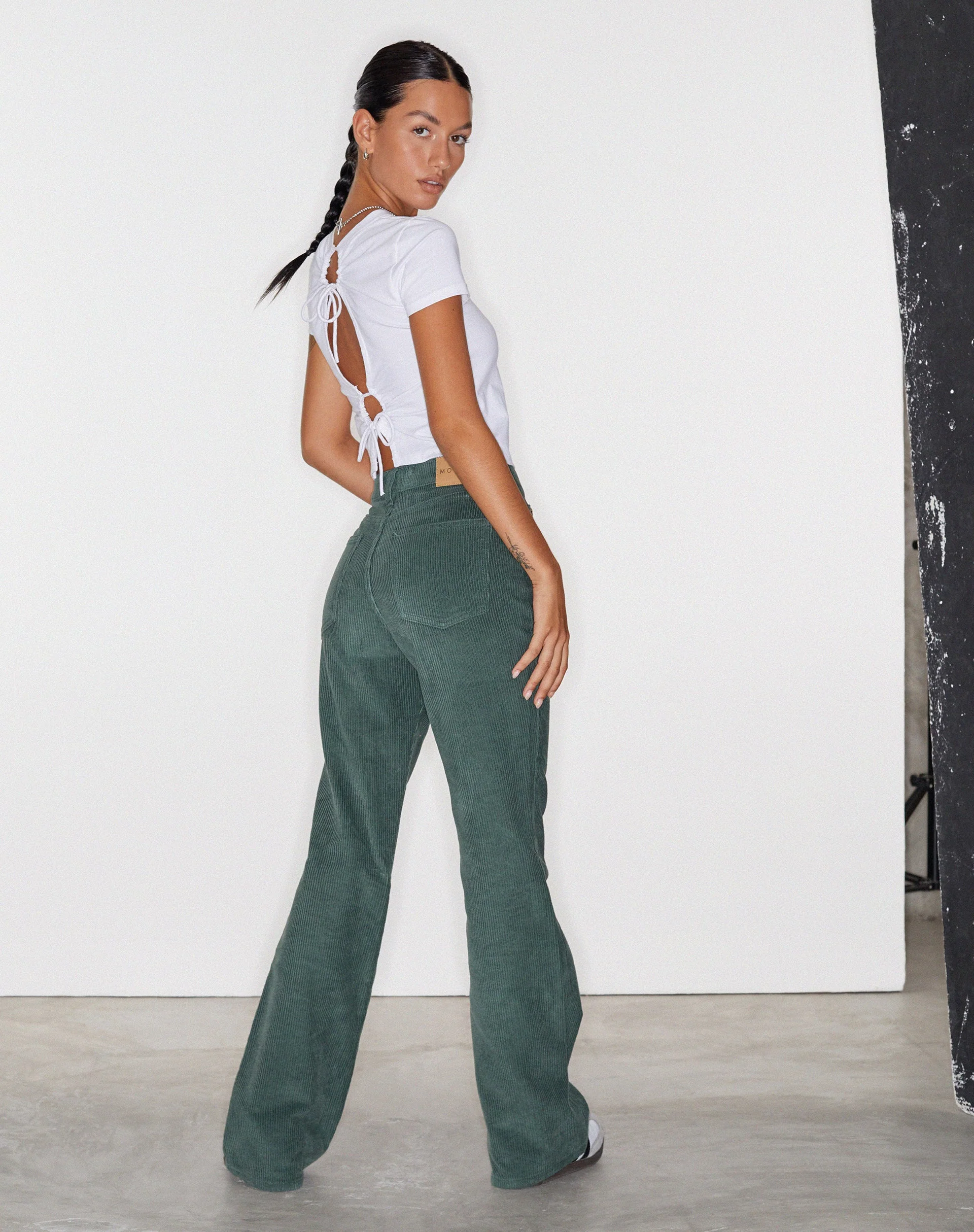 MOTEL X OLIVIA NEILL Bootleg Jeans in Cord Grün - Image 3