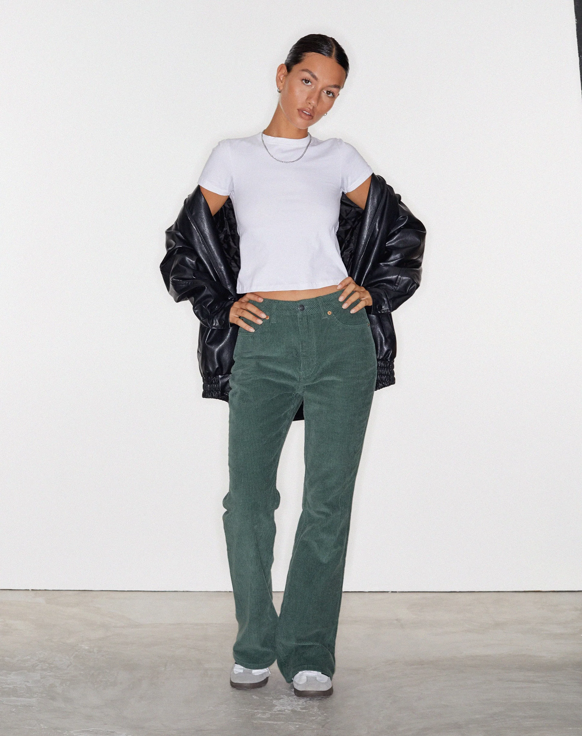 MOTEL X OLIVIA NEILL Bootleg Jeans in Cord Grün - Image 4