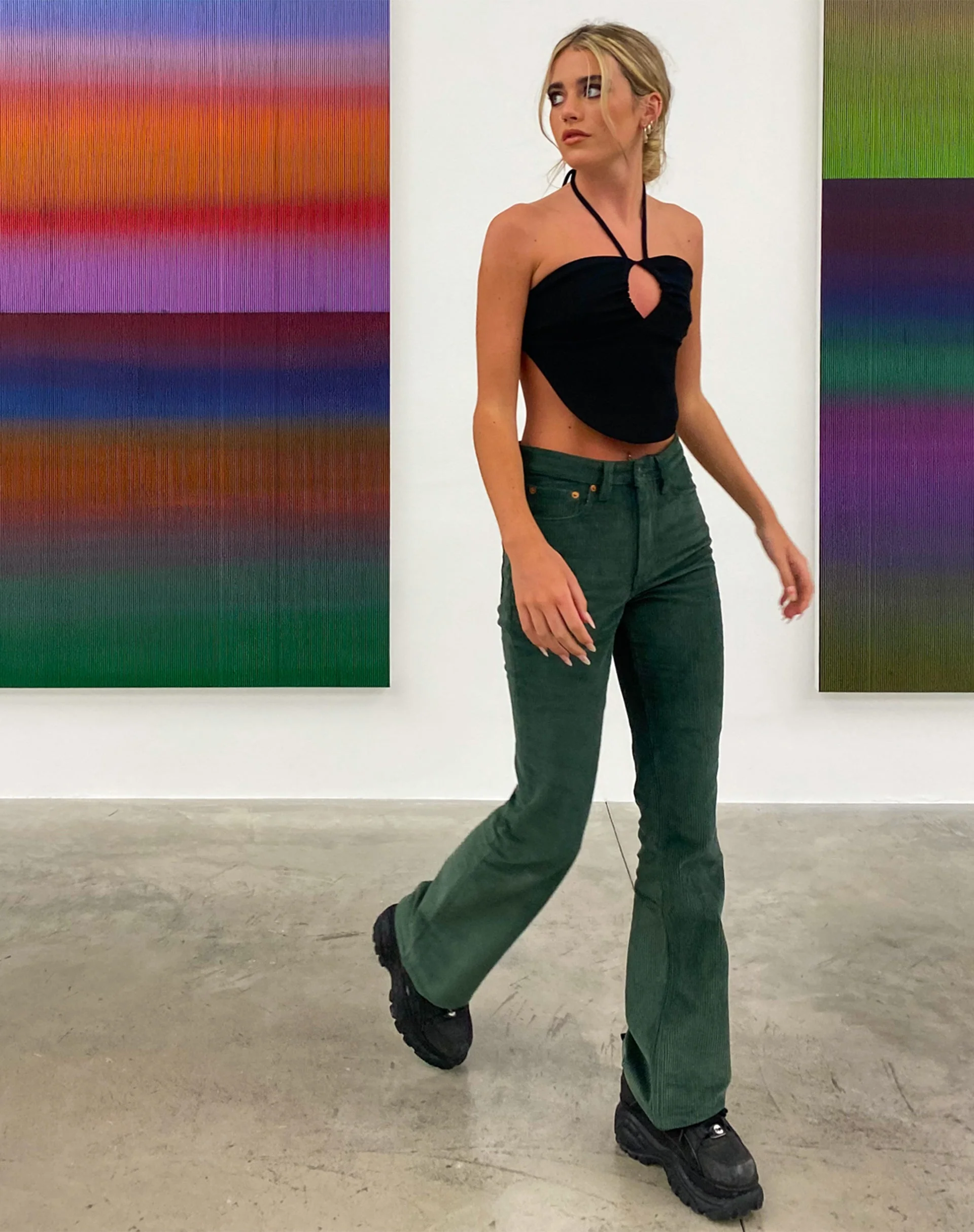 MOTEL X OLIVIA NEILL Bootleg Jeans in Cord Grün - Image 5