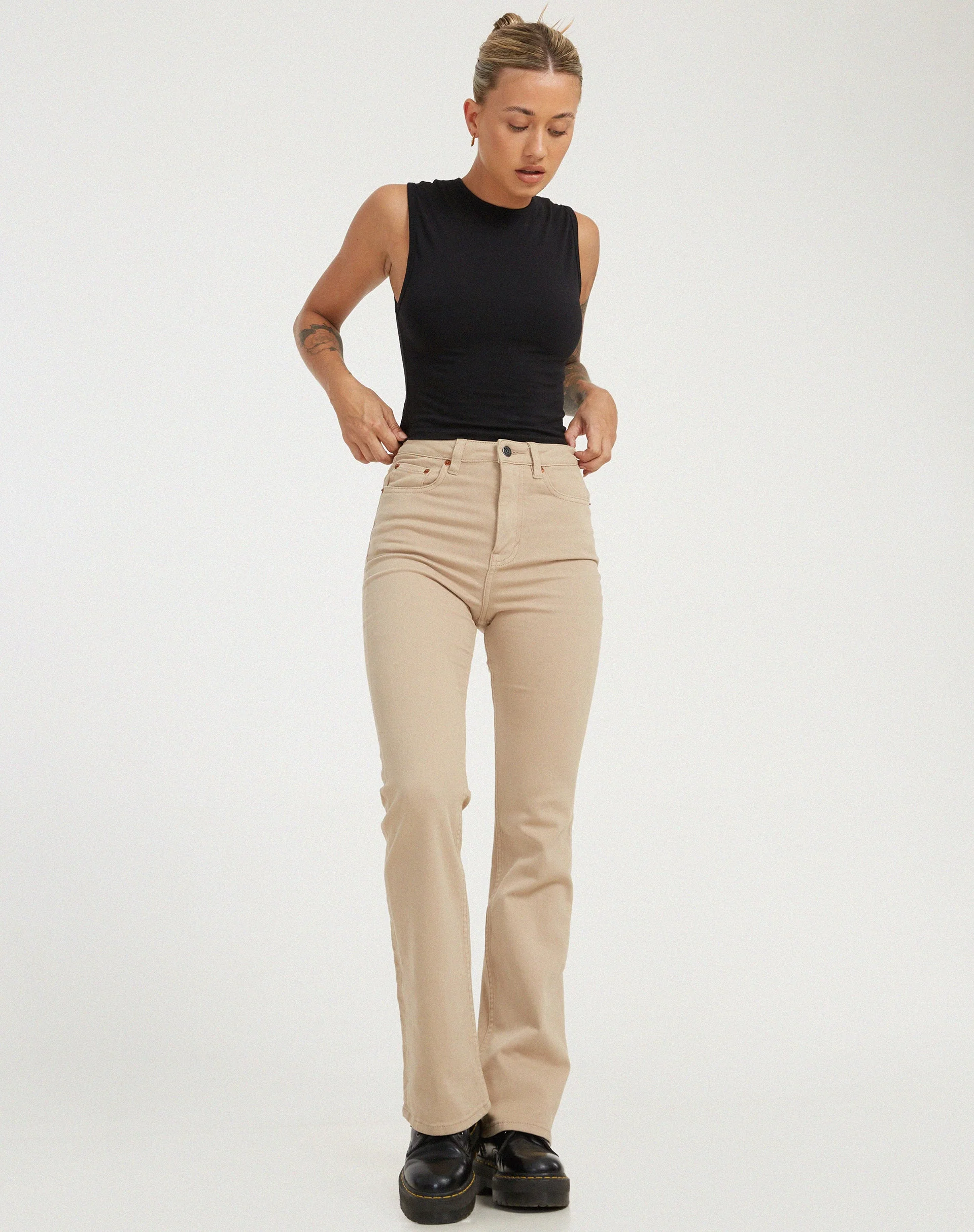 Bootleg Jeans in Sandwash - Image 3