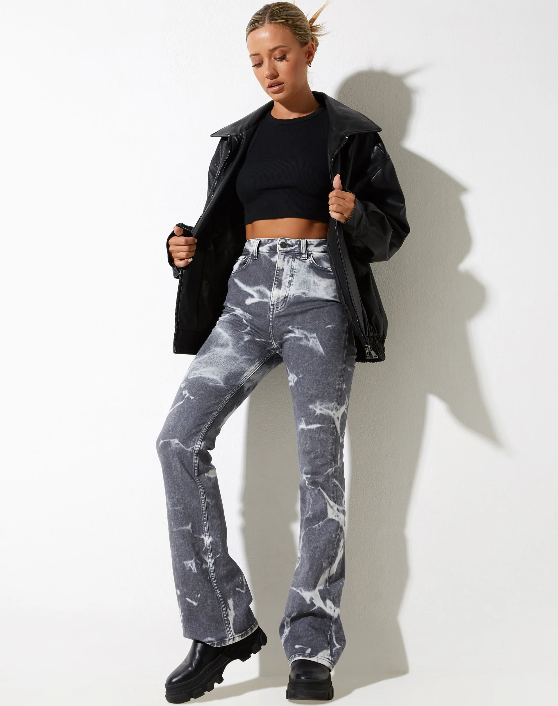 Bootleg Jeans in Laser Smoke Grau - Image 12