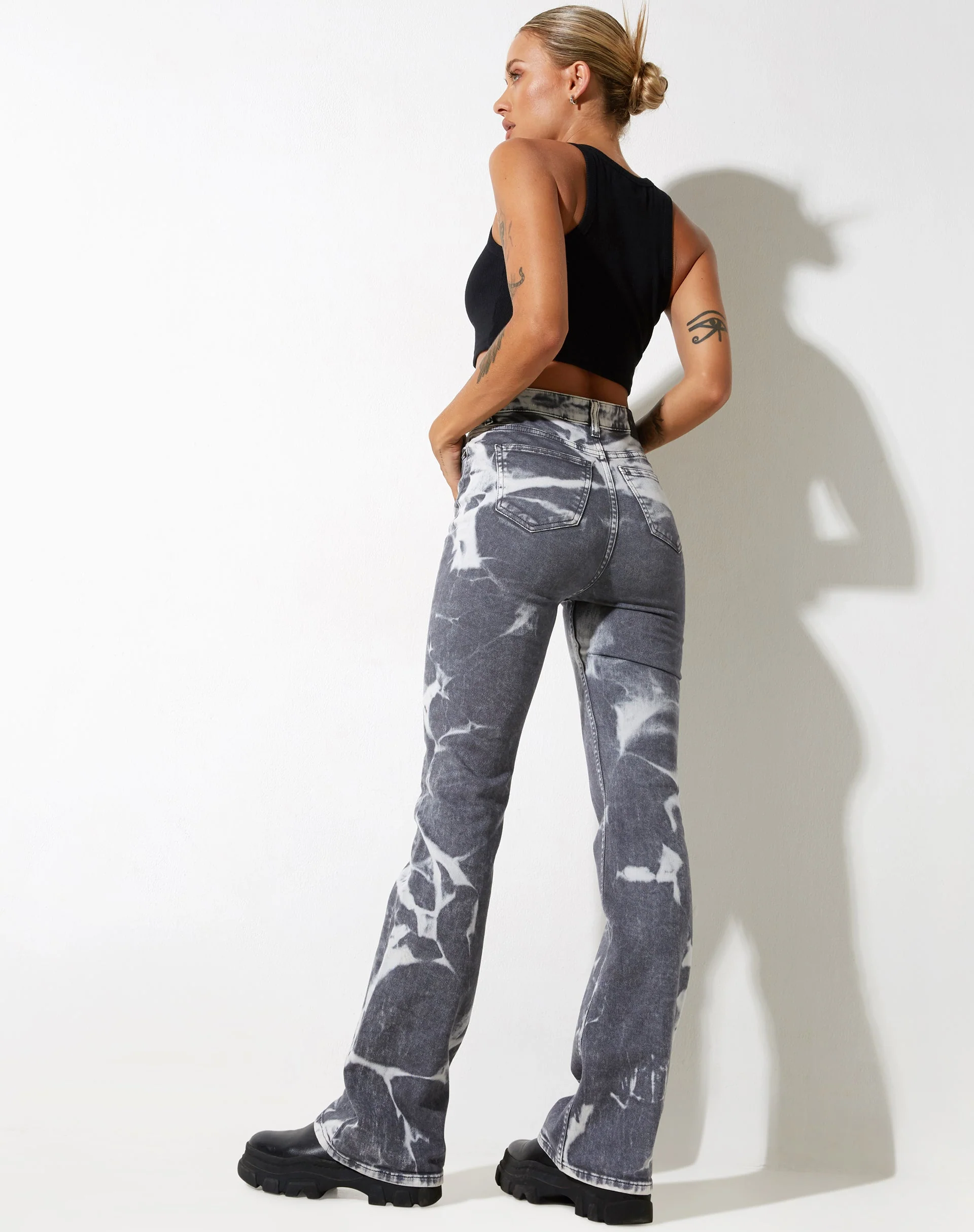 Bootleg Jeans in Laser Smoke Grau - Image 17