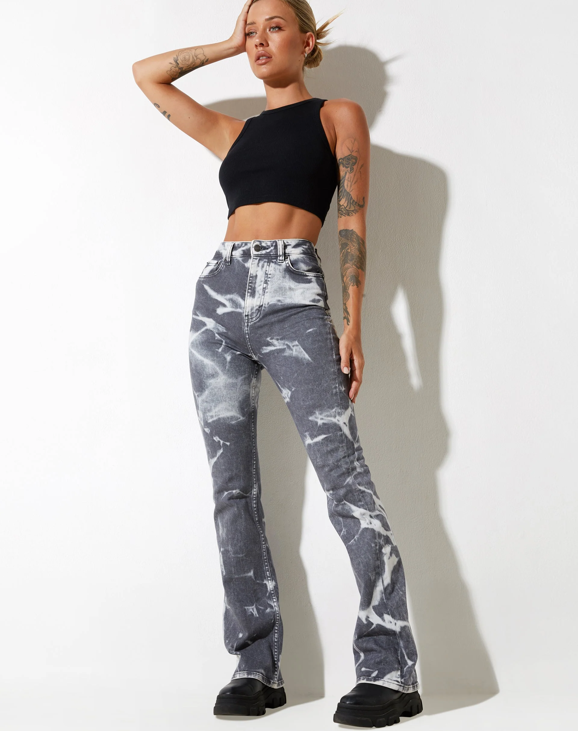 Bootleg Jeans in Laser Smoke Grau - Image 23