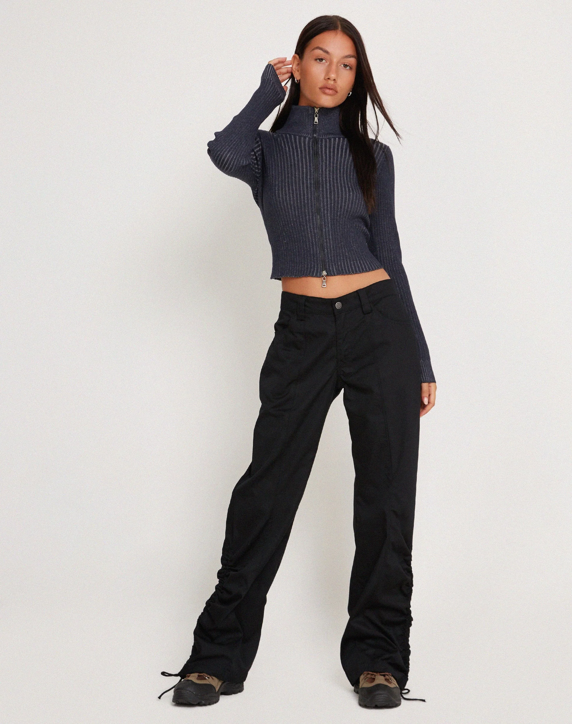 Bracha Low Rise Cargohose in Schwarz