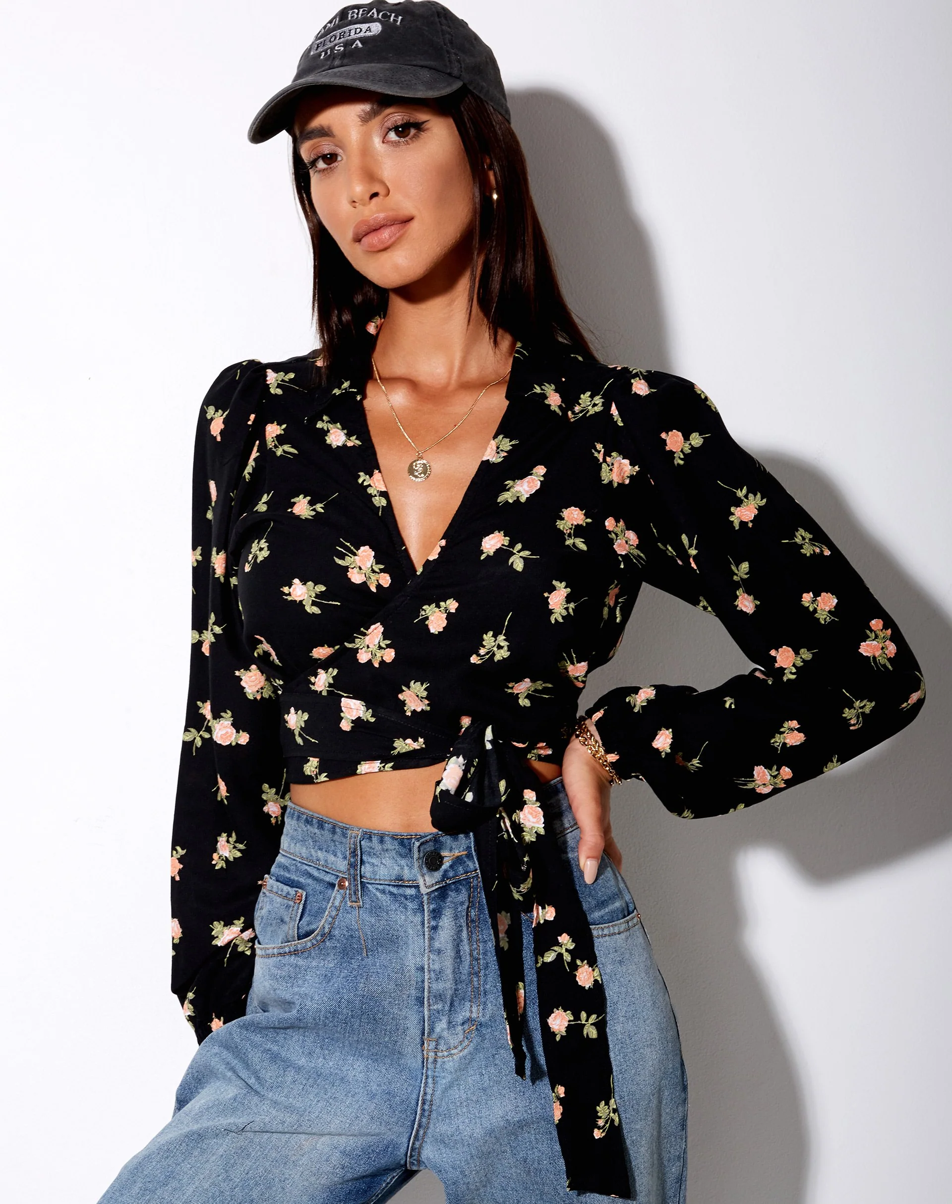 Briza Crop Top in Rose Garden Schwarz - Image 2